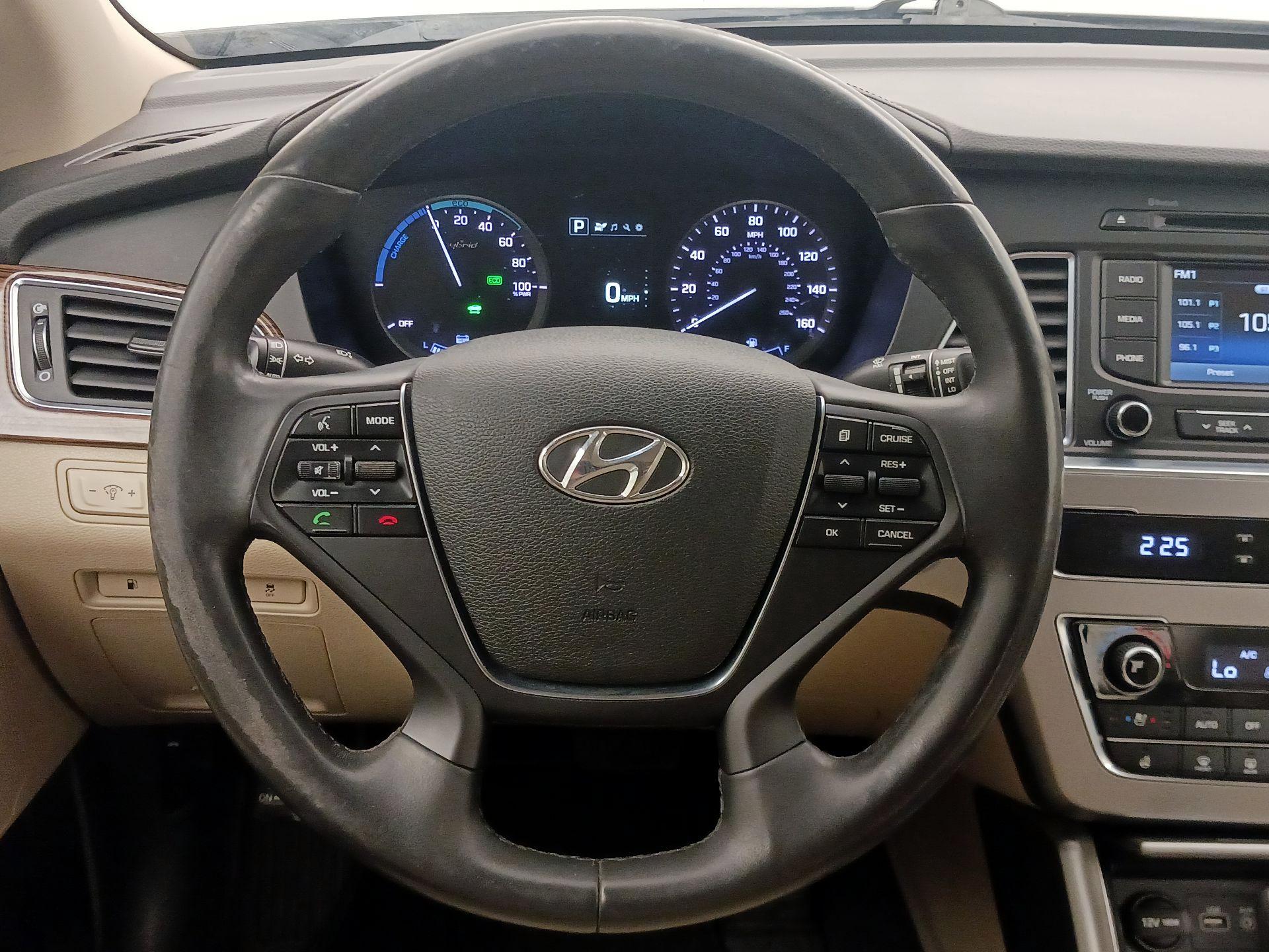 Thumbnail: 2016 Hyundai Sonata - 10