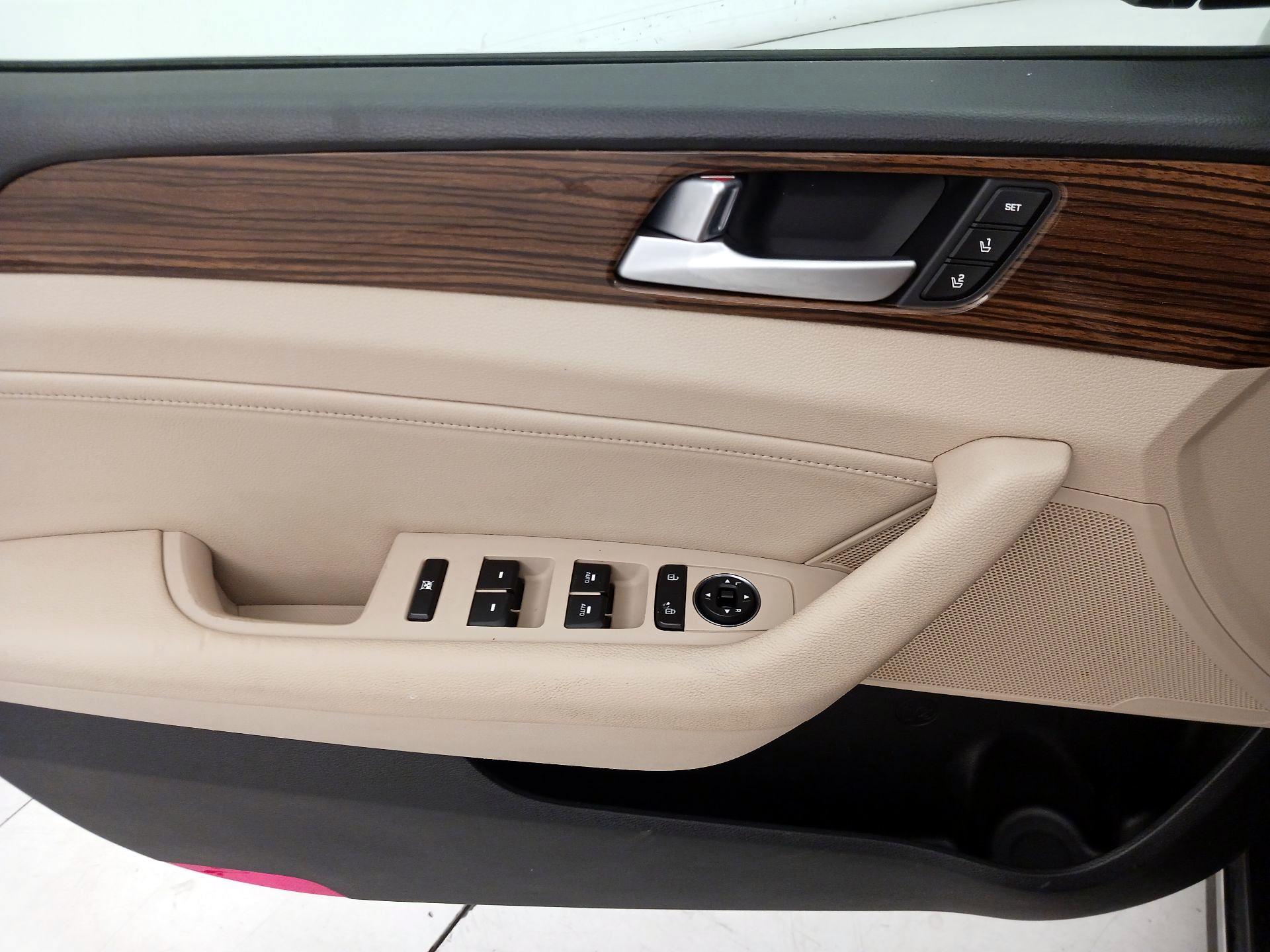 Thumbnail: 2016 Hyundai Sonata - 12