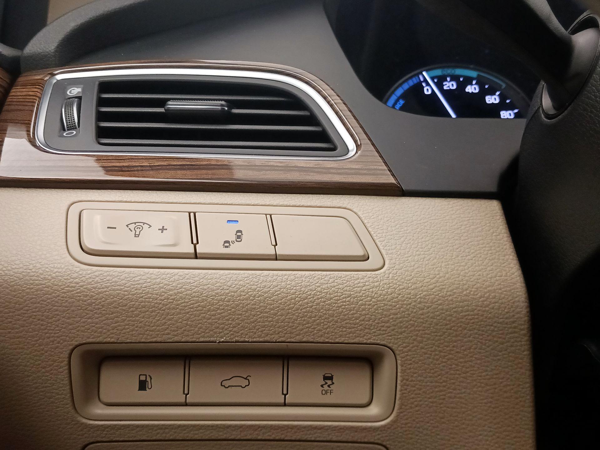 Thumbnail: 2016 Hyundai Sonata - 13