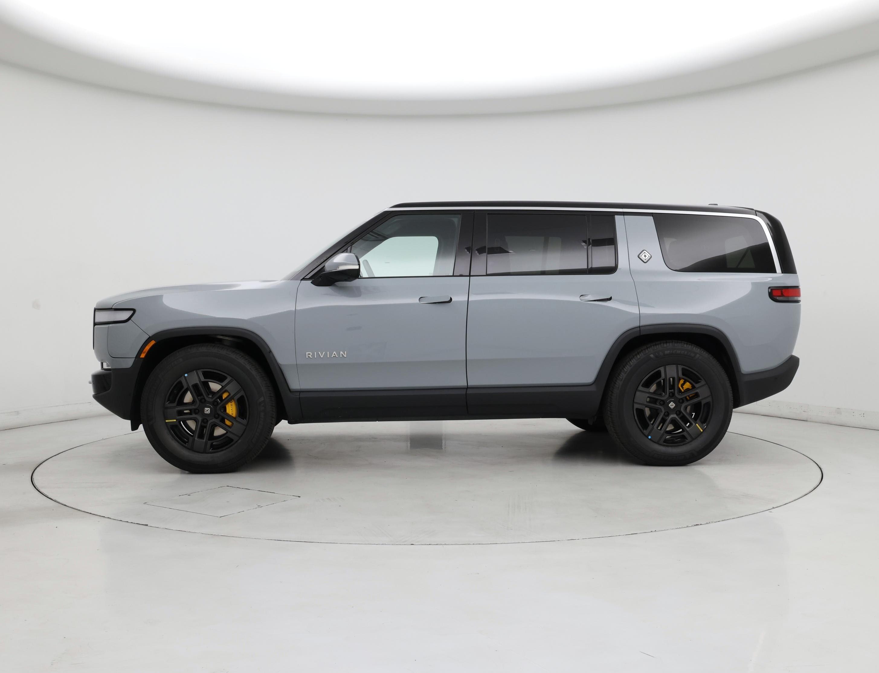 Thumbnail: 2023 Rivian R1S - 3