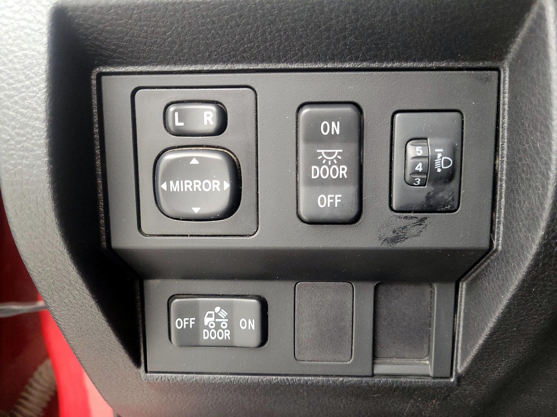 Thumbnail: 2014 Toyota Tundra - 13