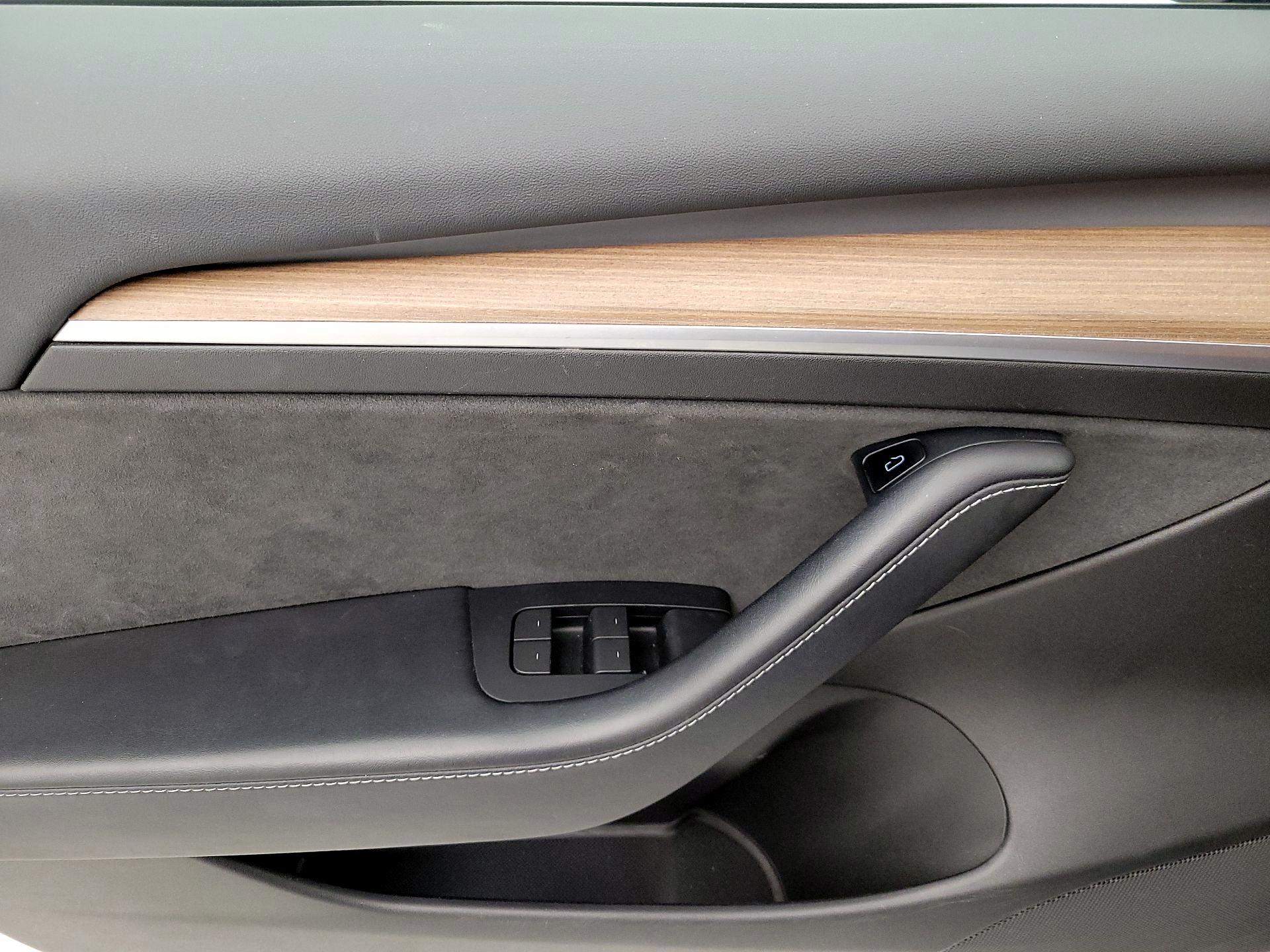 Thumbnail: 2022 Tesla Model 3 - 12