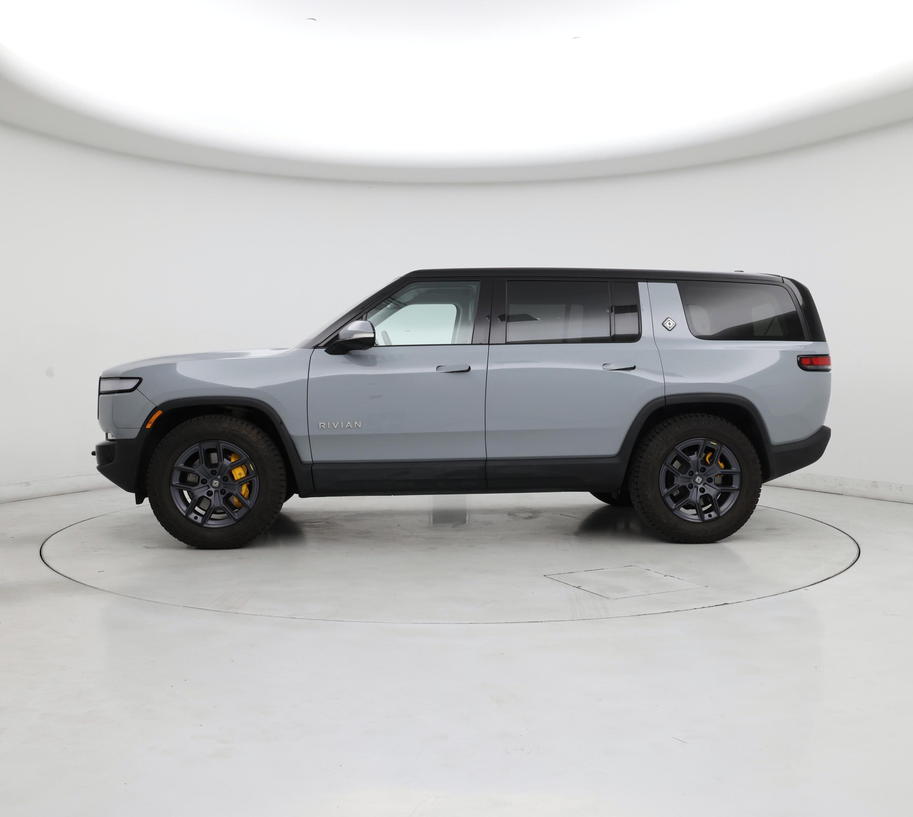 Thumbnail: 2023 Rivian R1S - 3
