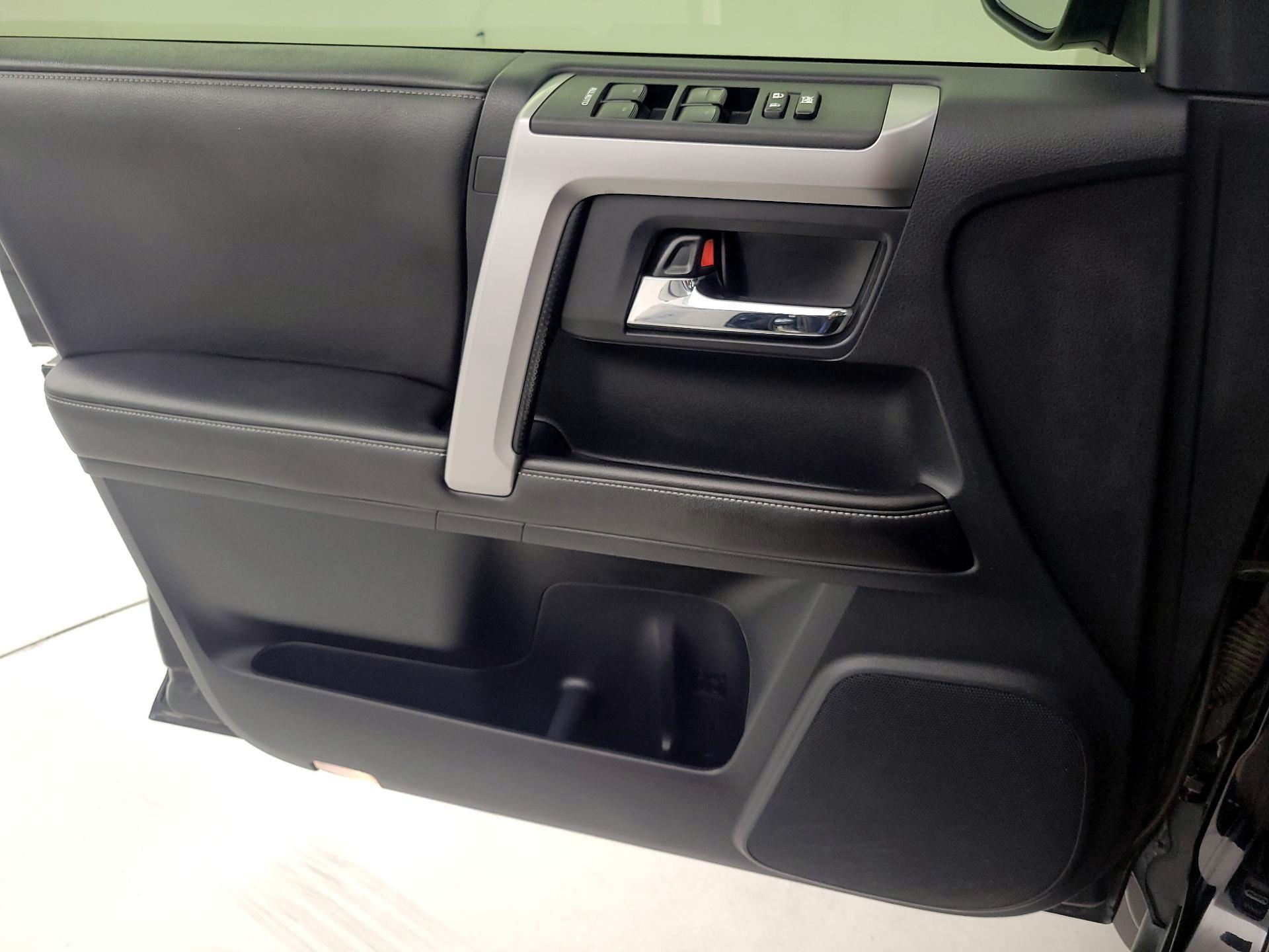 Thumbnail: 2015 Toyota 4Runner - 12