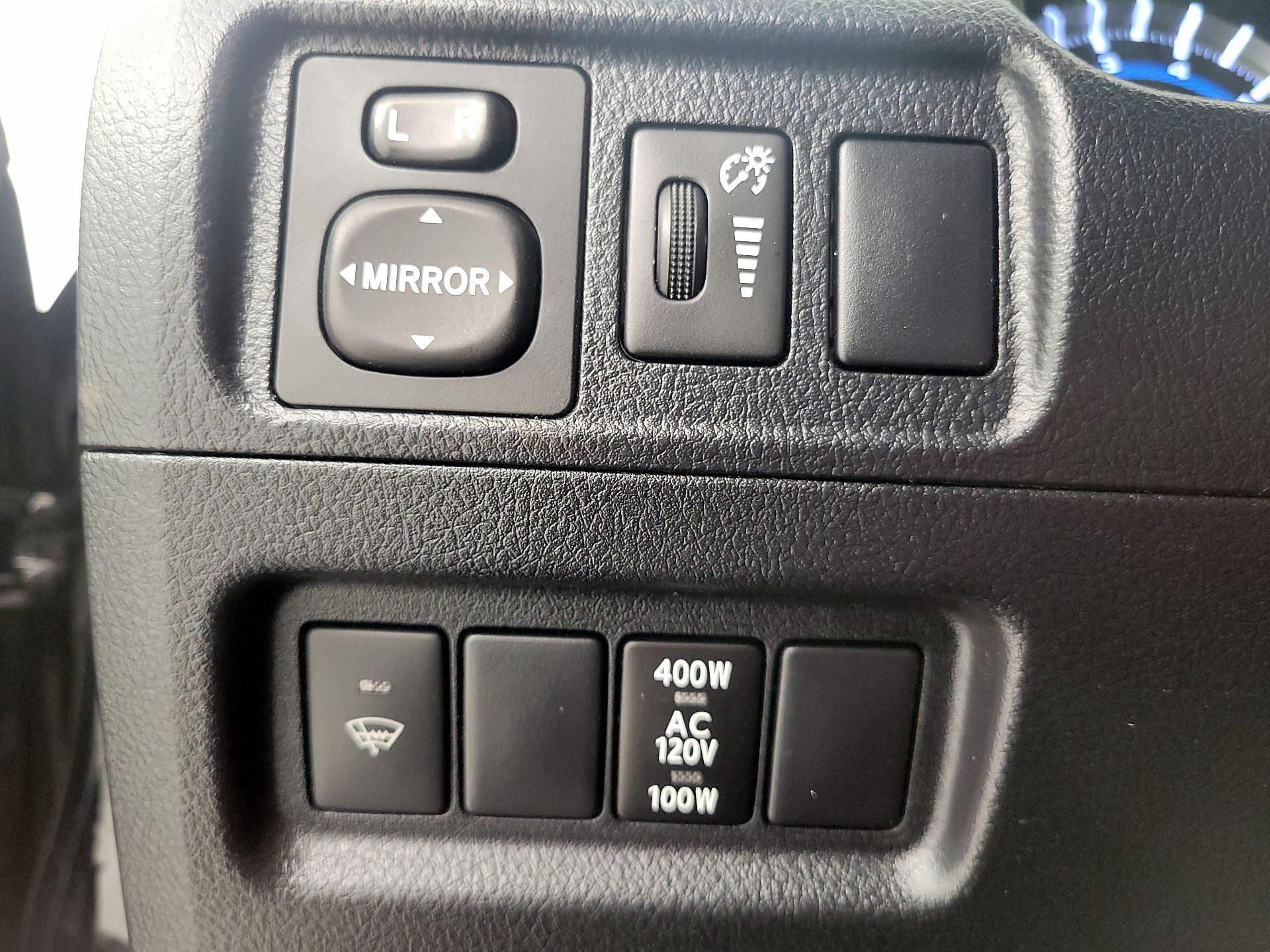 Thumbnail: 2015 Toyota 4Runner - 13