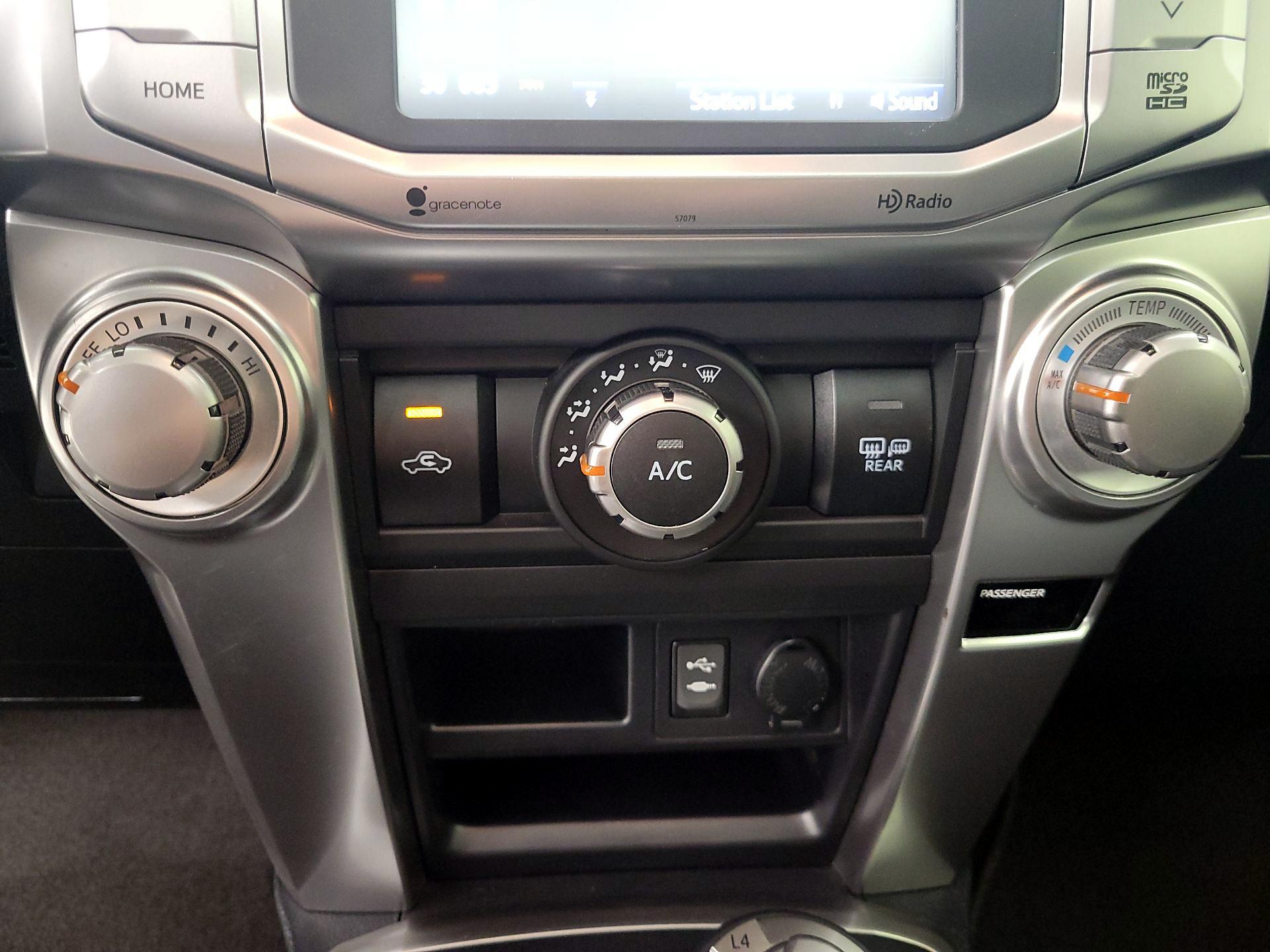 Thumbnail: 2015 Toyota 4Runner - 17