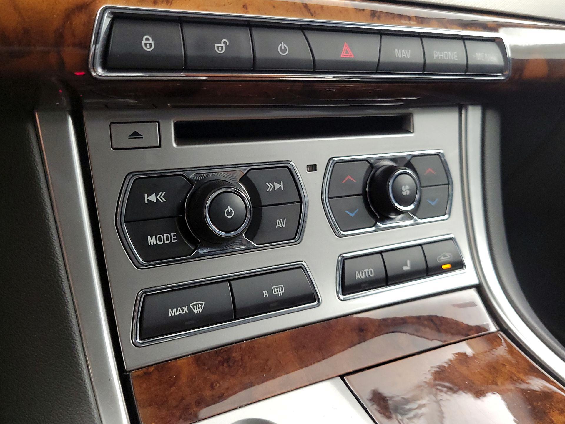 Thumbnail: 2015 Jaguar XF - 17