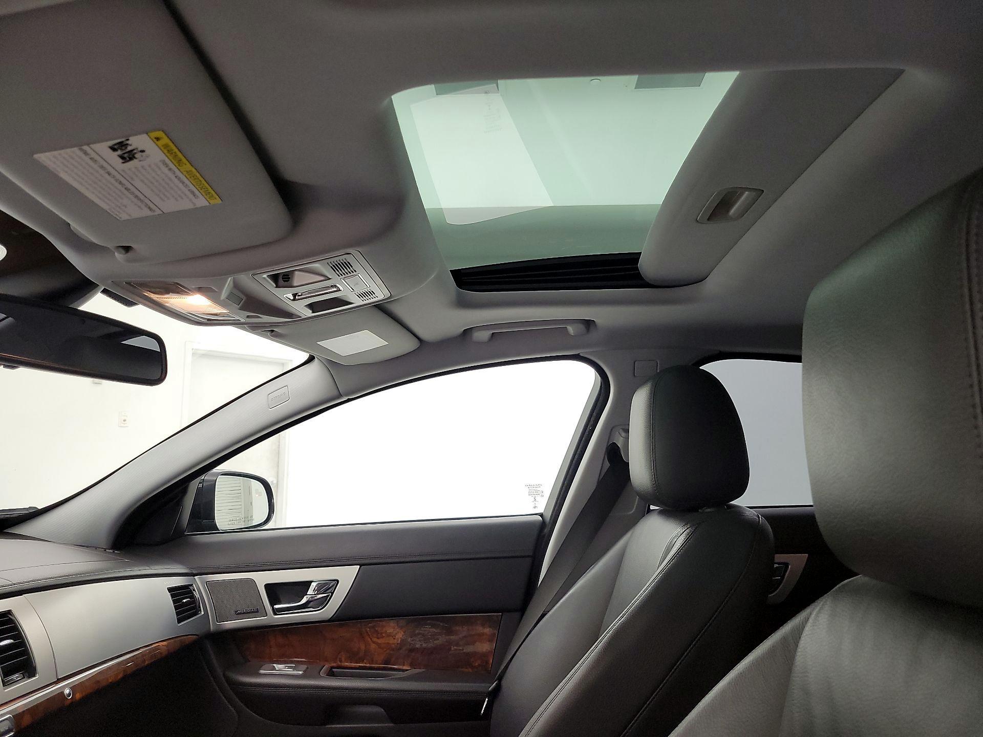 Thumbnail: 2015 Jaguar XF - 19