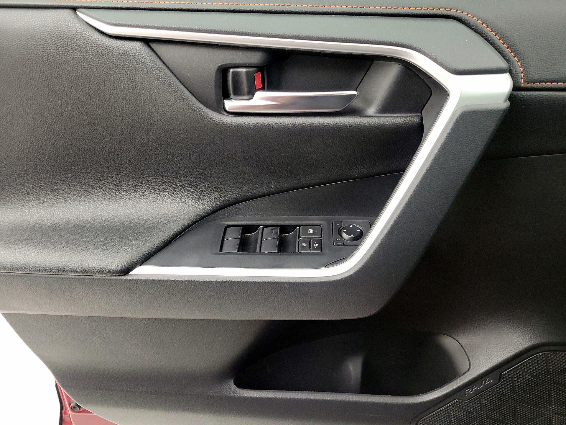 Thumbnail: 2019 Toyota RAV4 - 12