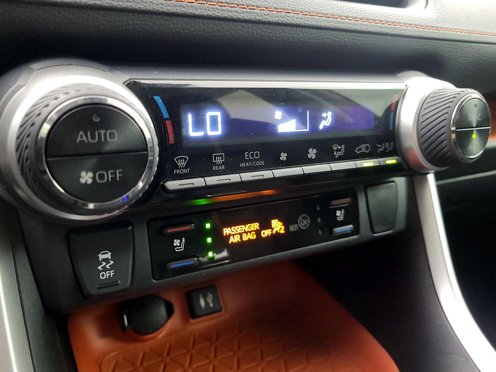 Thumbnail: 2019 Toyota RAV4 - 16