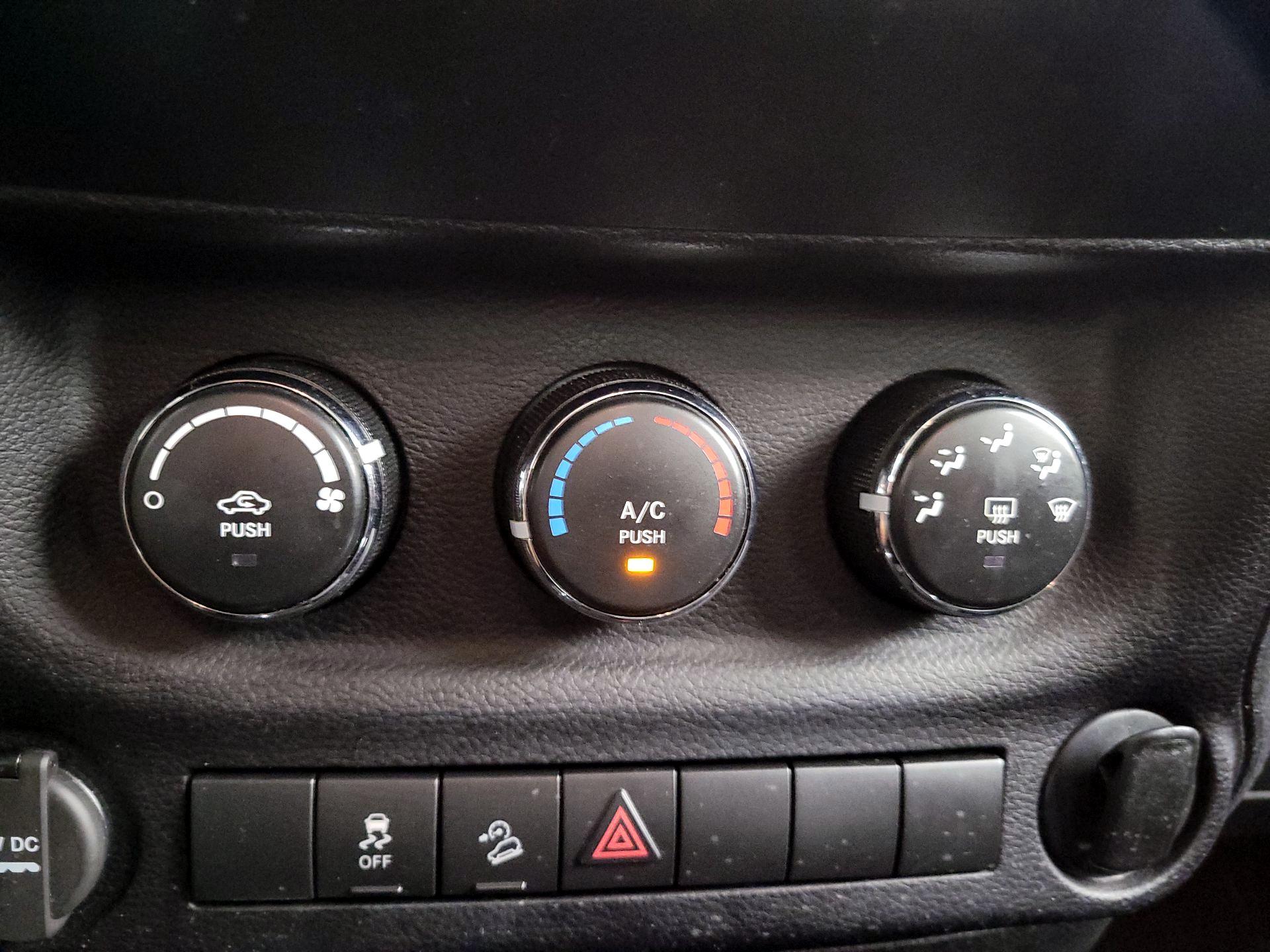 Thumbnail: 2014 Jeep Wrangler - 14