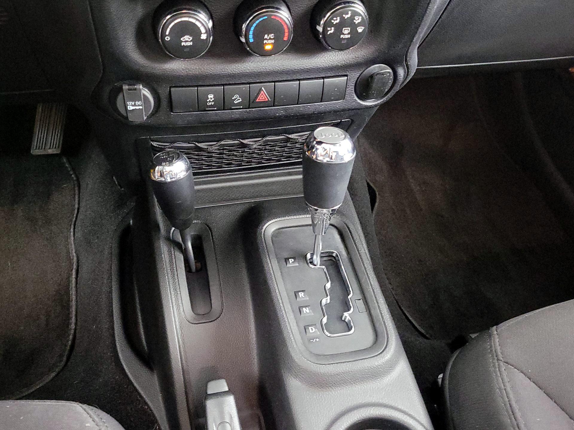 Thumbnail: 2014 Jeep Wrangler - 15