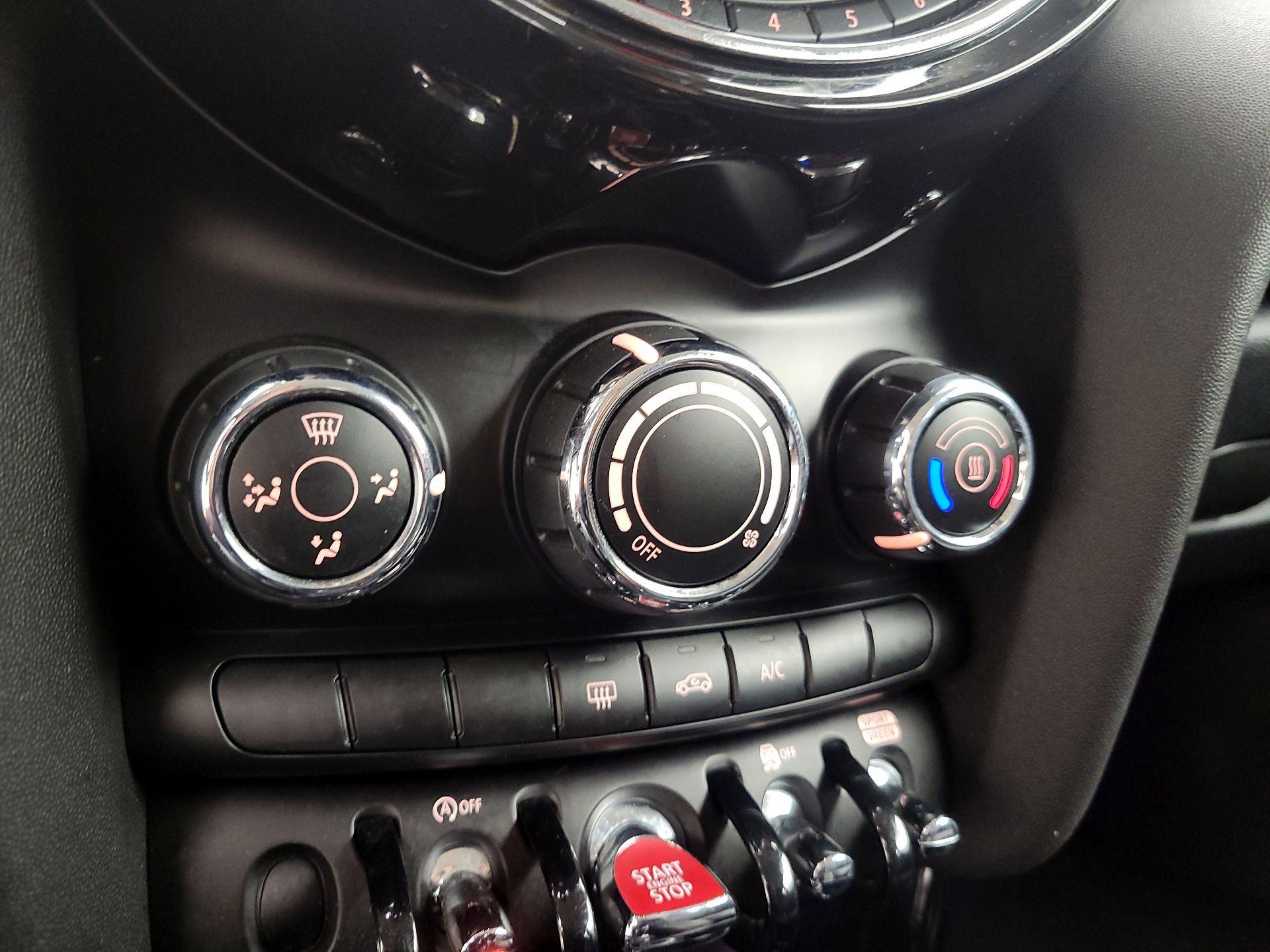 Thumbnail: 2019 MINI Cooper Hardtop - 16