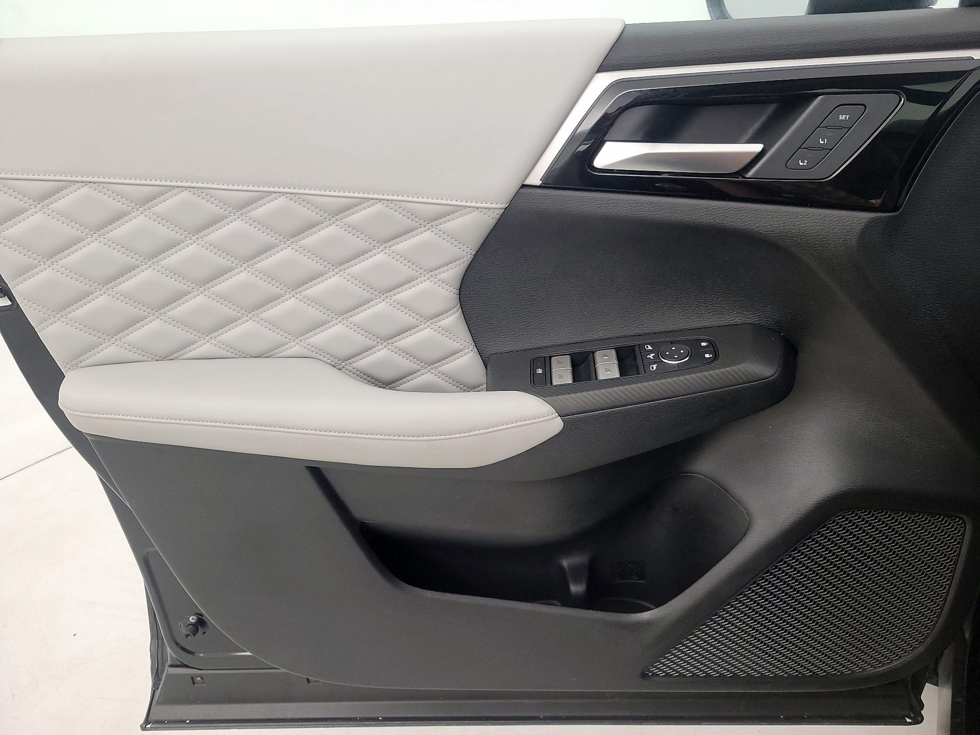Thumbnail: 2024 Mitsubishi Outlander - 12