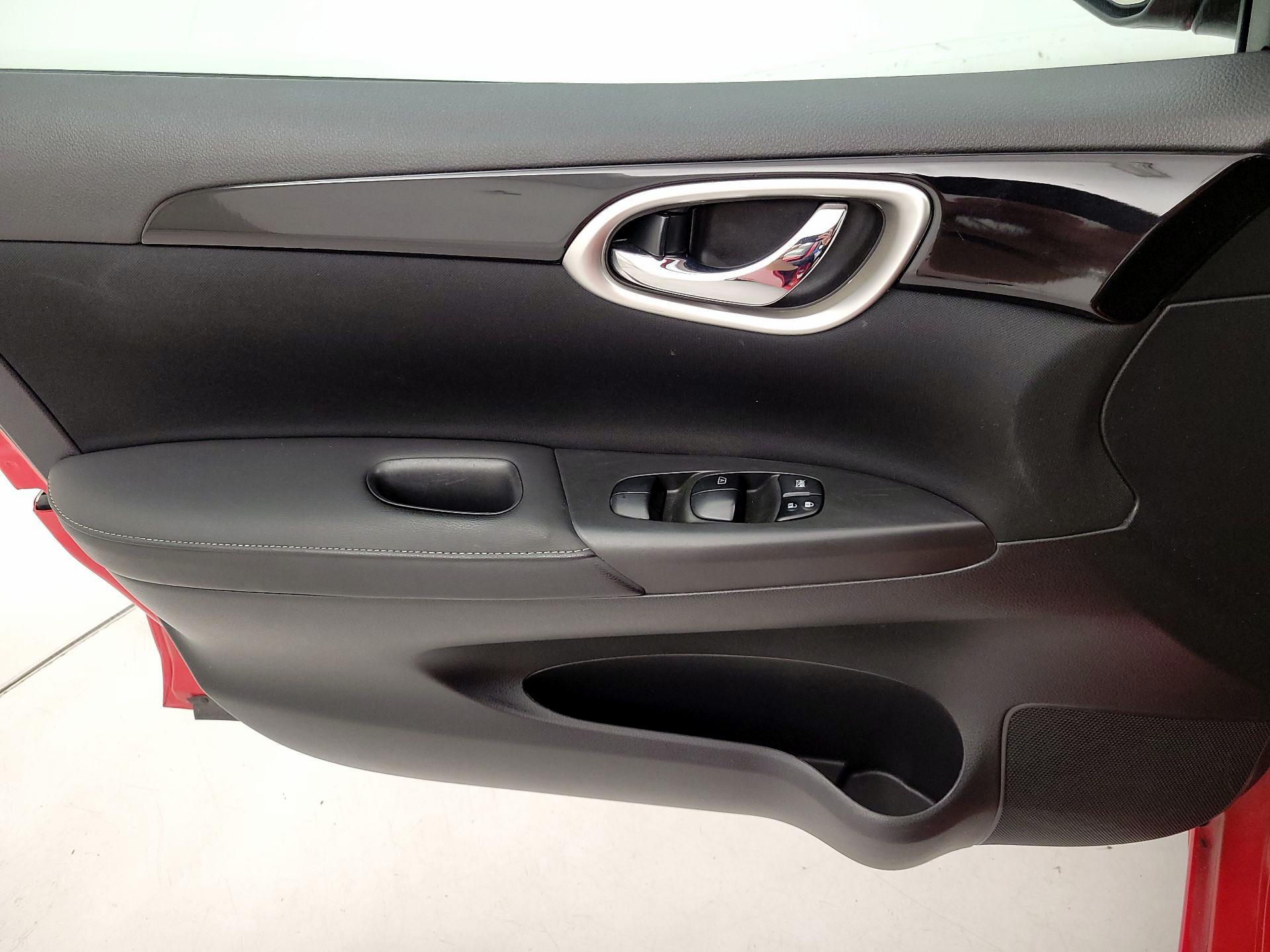 Thumbnail: 2019 Nissan Sentra - 12