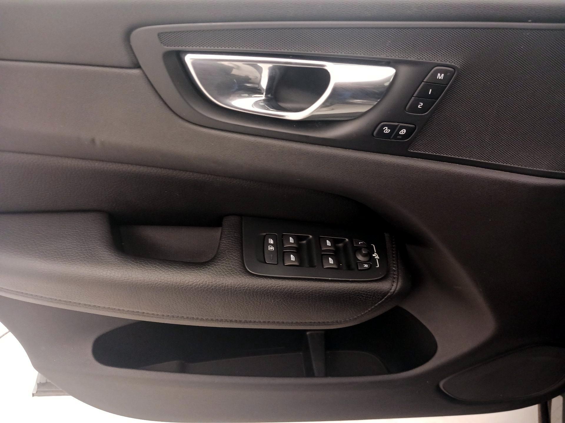 Thumbnail: 2020 Volvo XC60 - 12