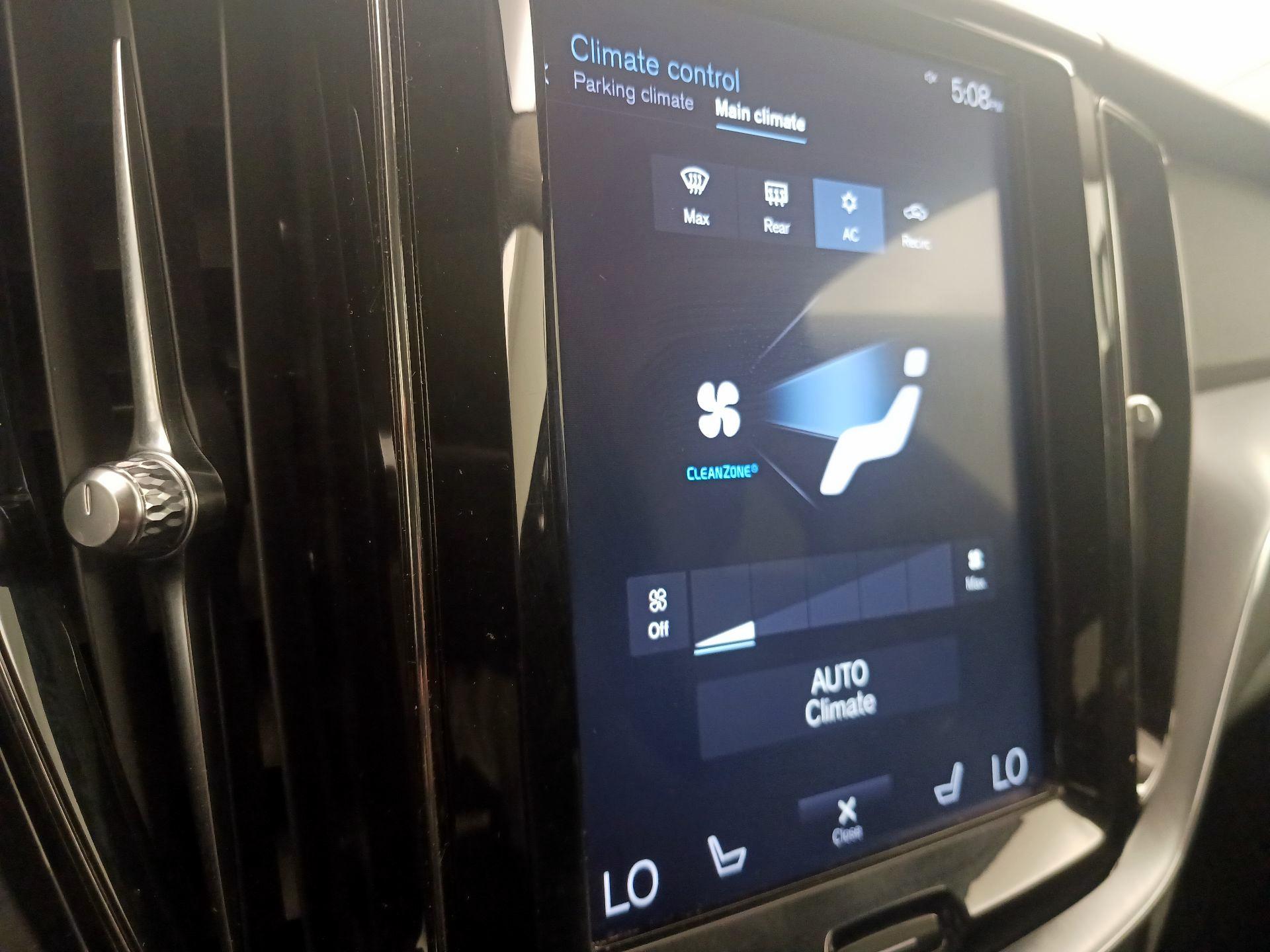 Thumbnail: 2020 Volvo XC60 - 16