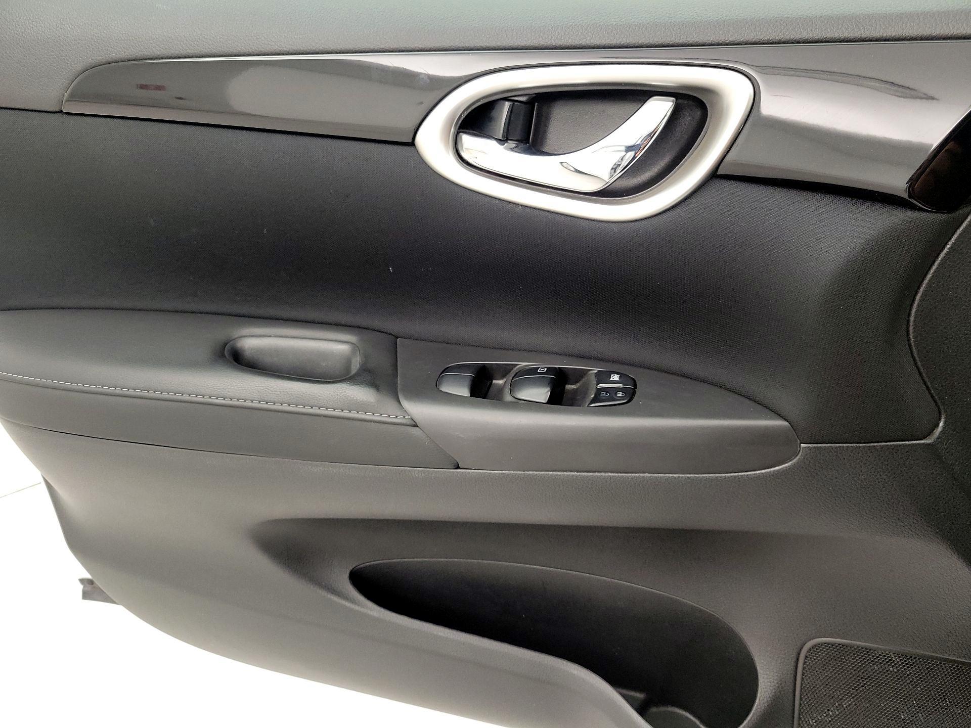 Thumbnail: 2019 Nissan Sentra - 12