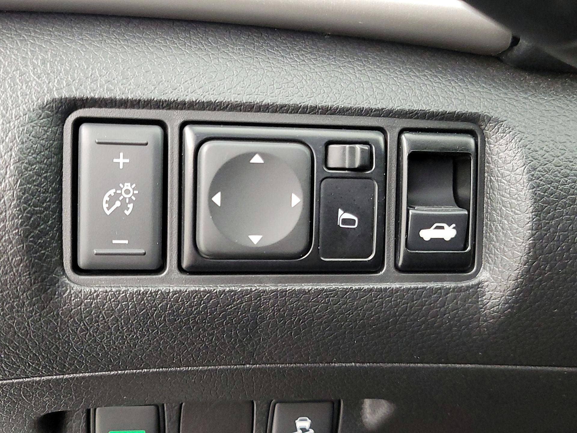 Thumbnail: 2019 Nissan Sentra - 13