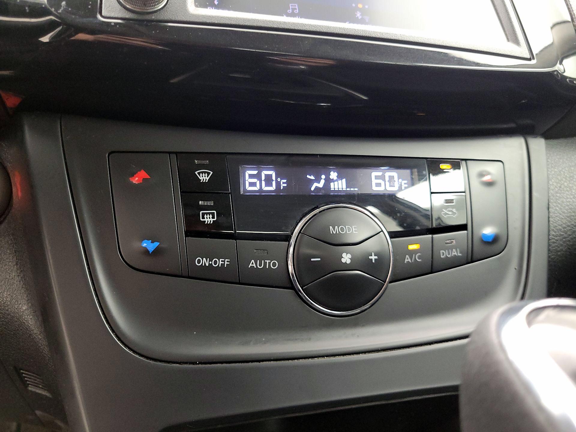 Thumbnail: 2019 Nissan Sentra - 16