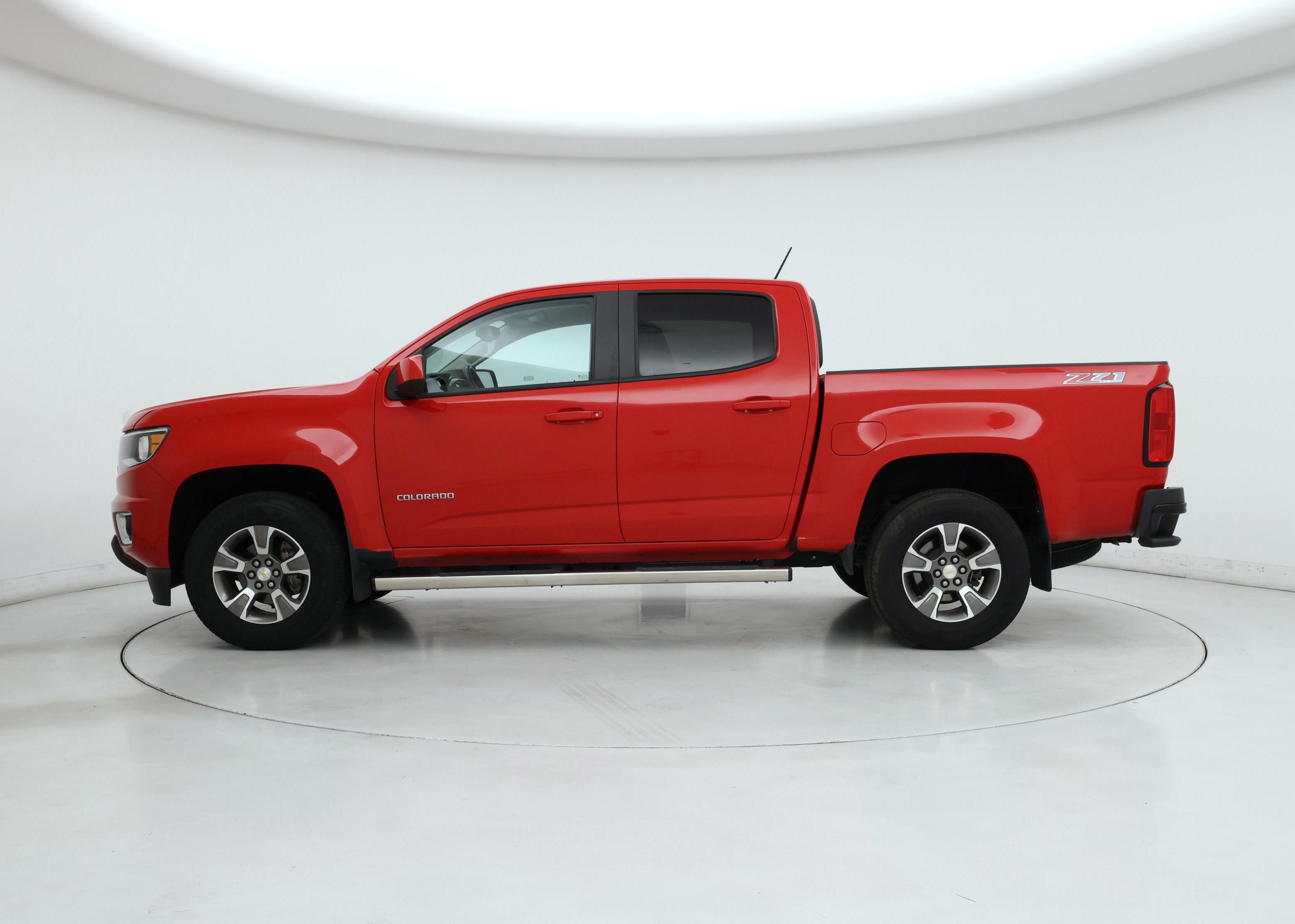 Thumbnail: 2019 Chevrolet Colorado - 3