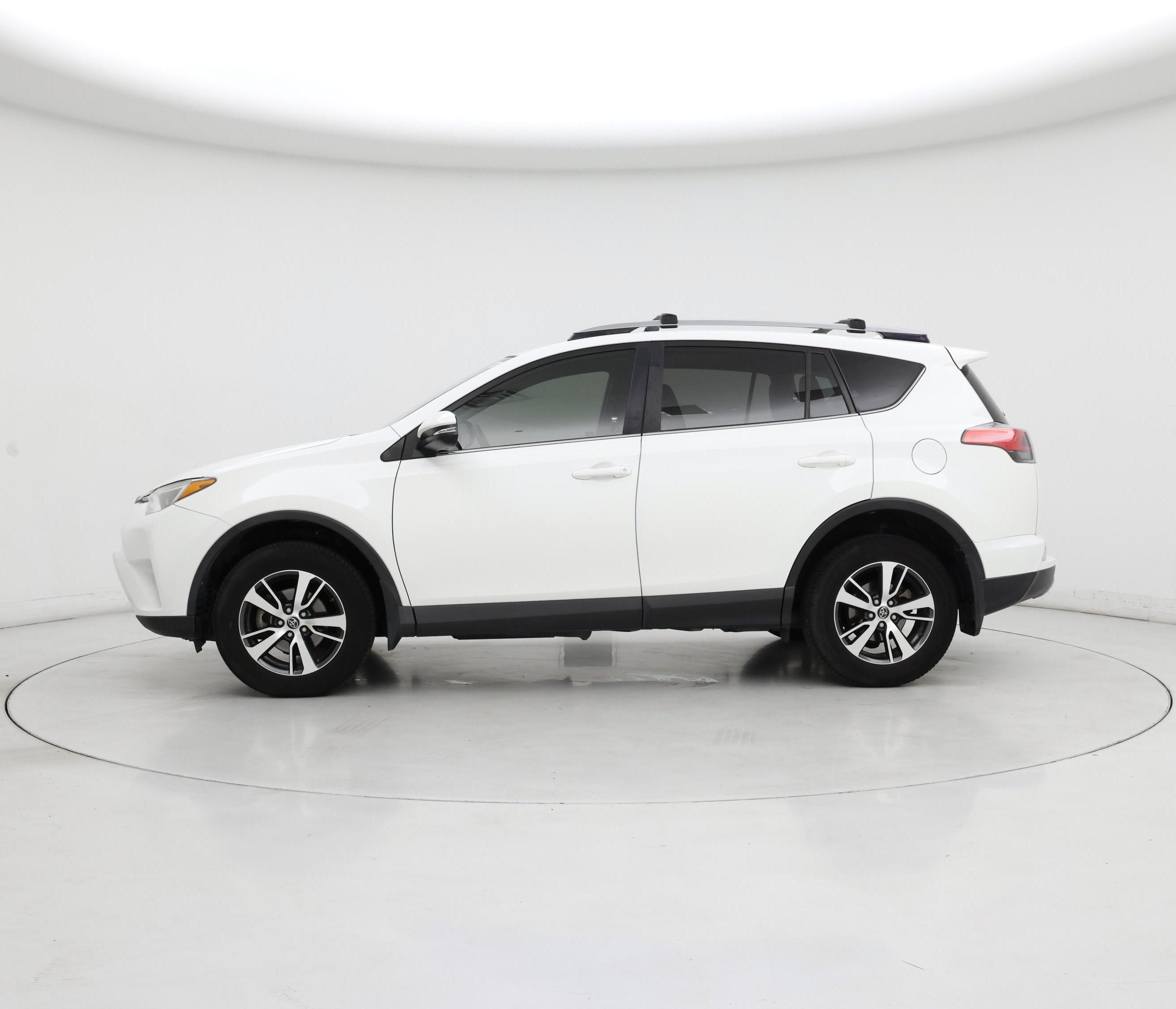 Thumbnail: 2017 Toyota RAV4 - 3