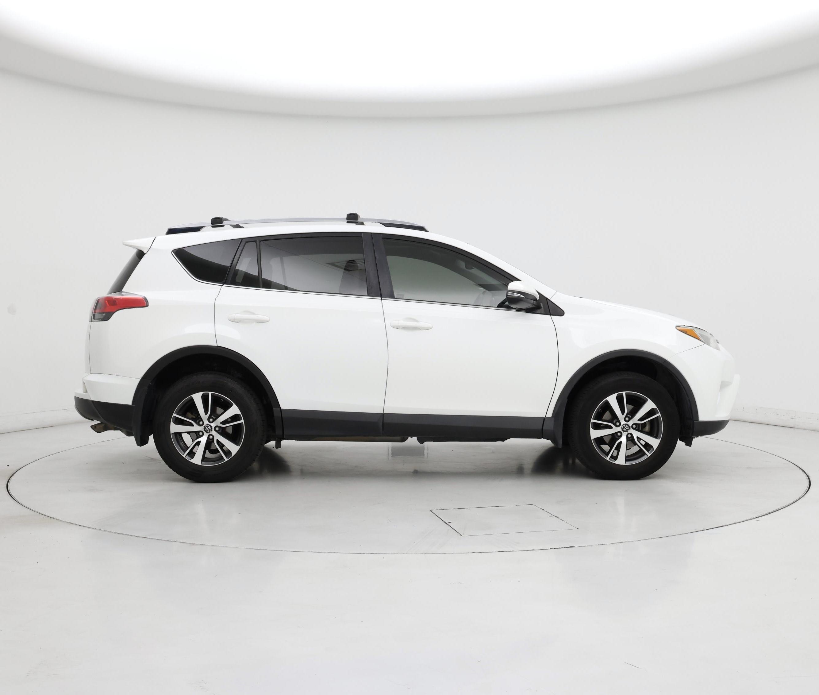 Thumbnail: 2017 Toyota RAV4 - 7