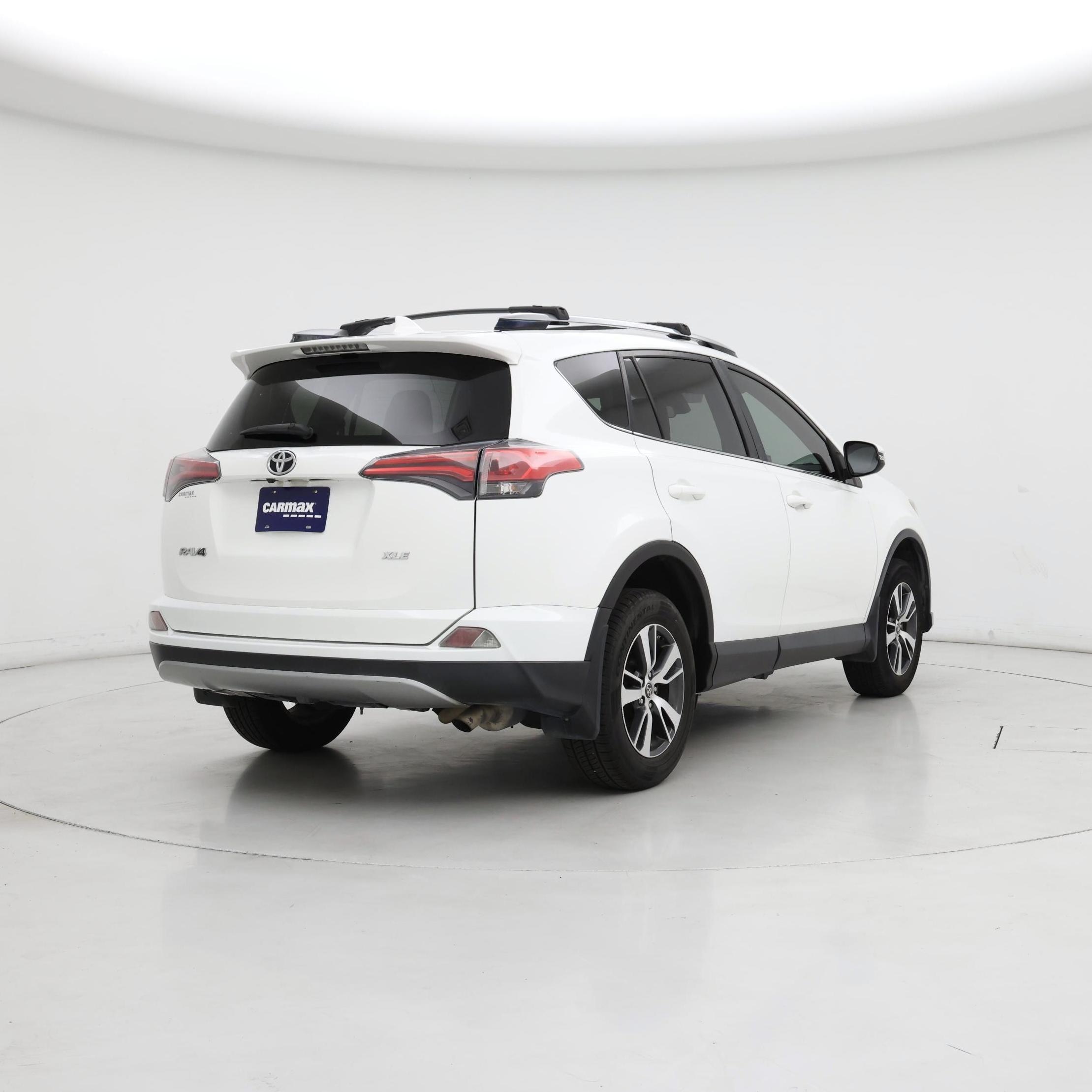 Thumbnail: 2017 Toyota RAV4 - 8