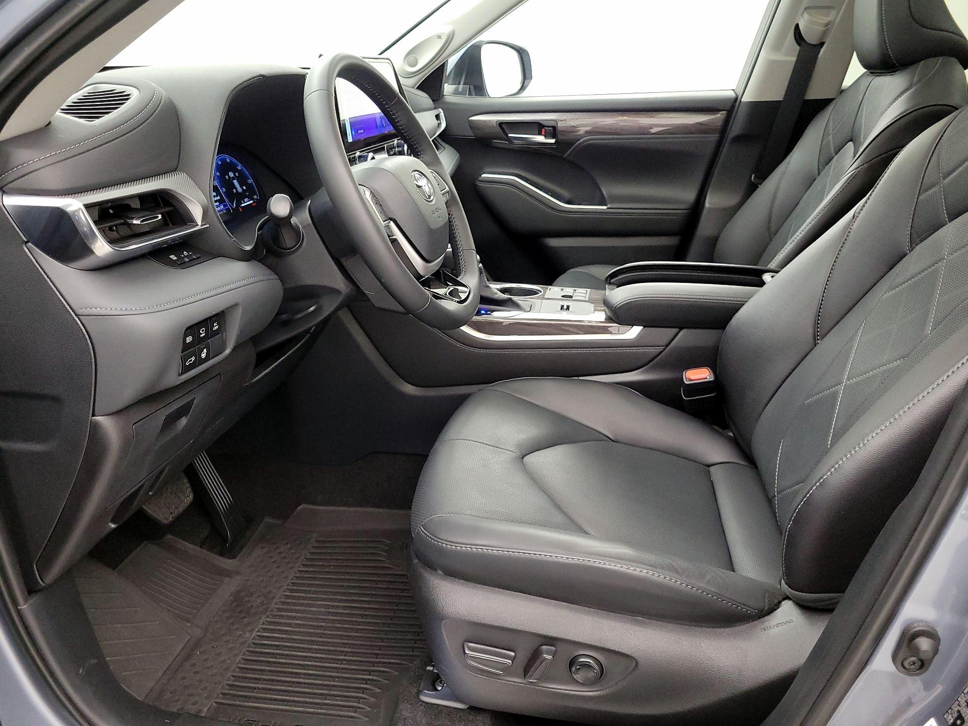 Thumbnail: 2024 Toyota Highlander - 11