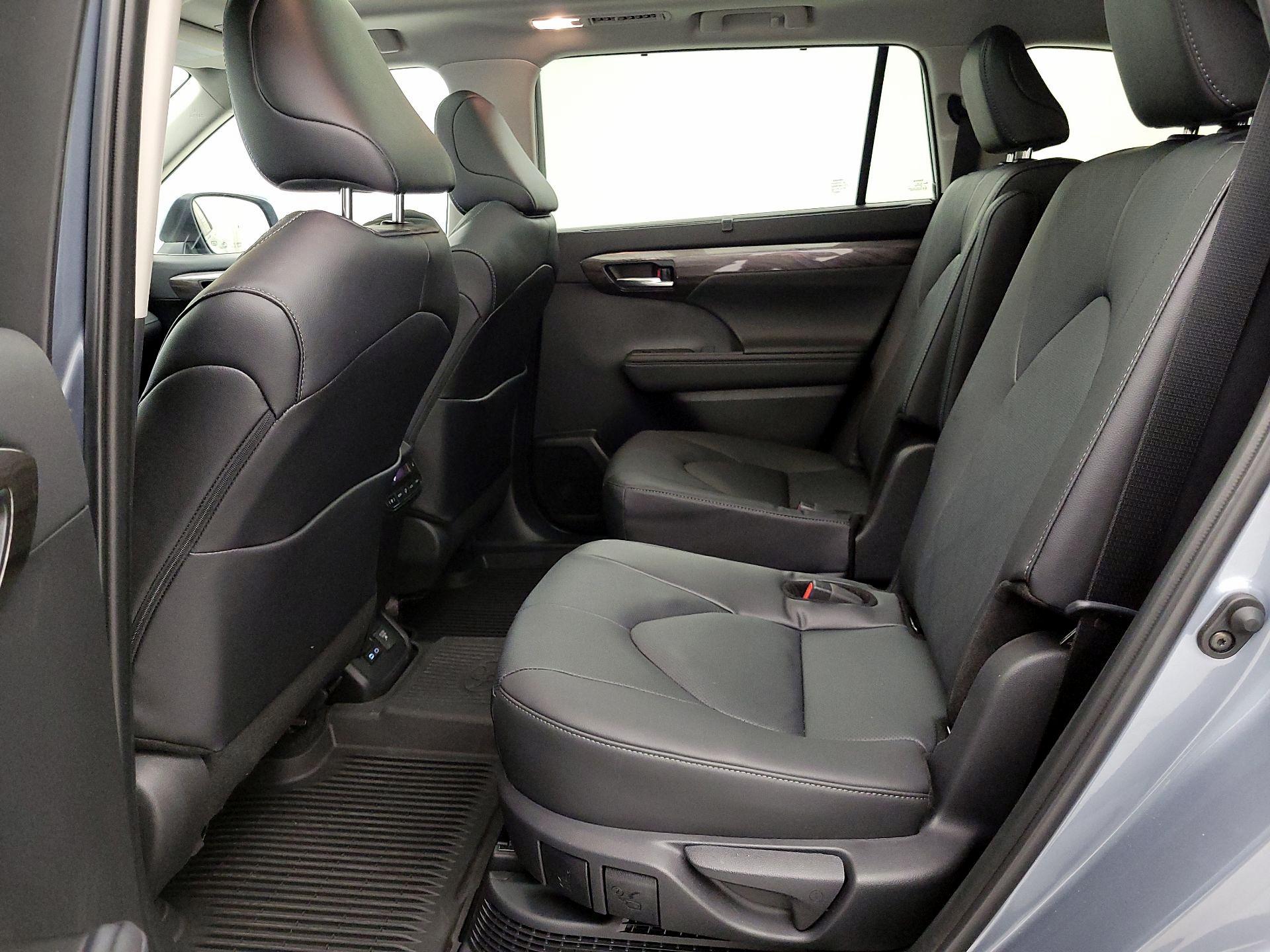 Thumbnail: 2024 Toyota Highlander - 19