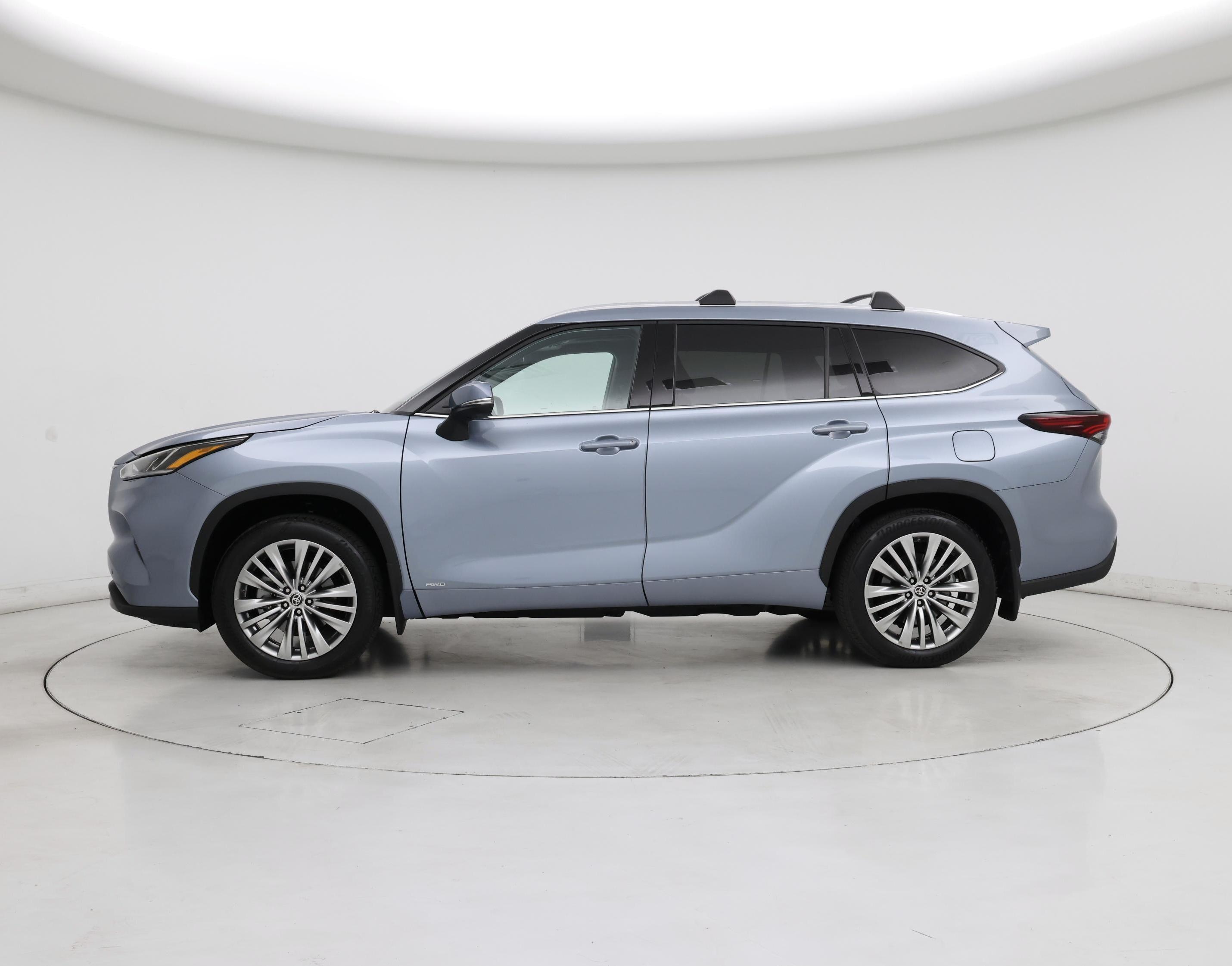 Thumbnail: 2024 Toyota Highlander - 3