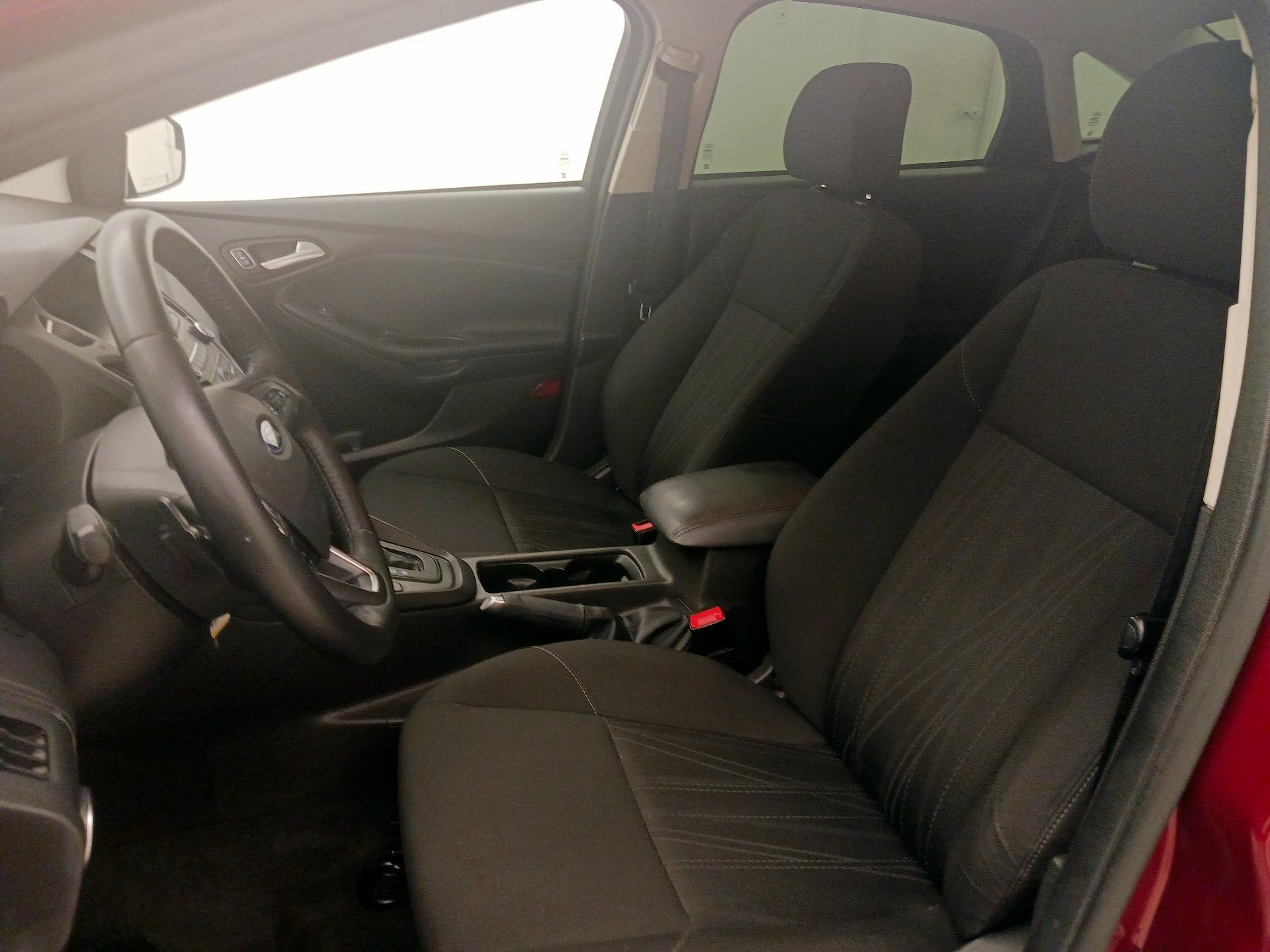Thumbnail: 2016 Ford Focus - 11