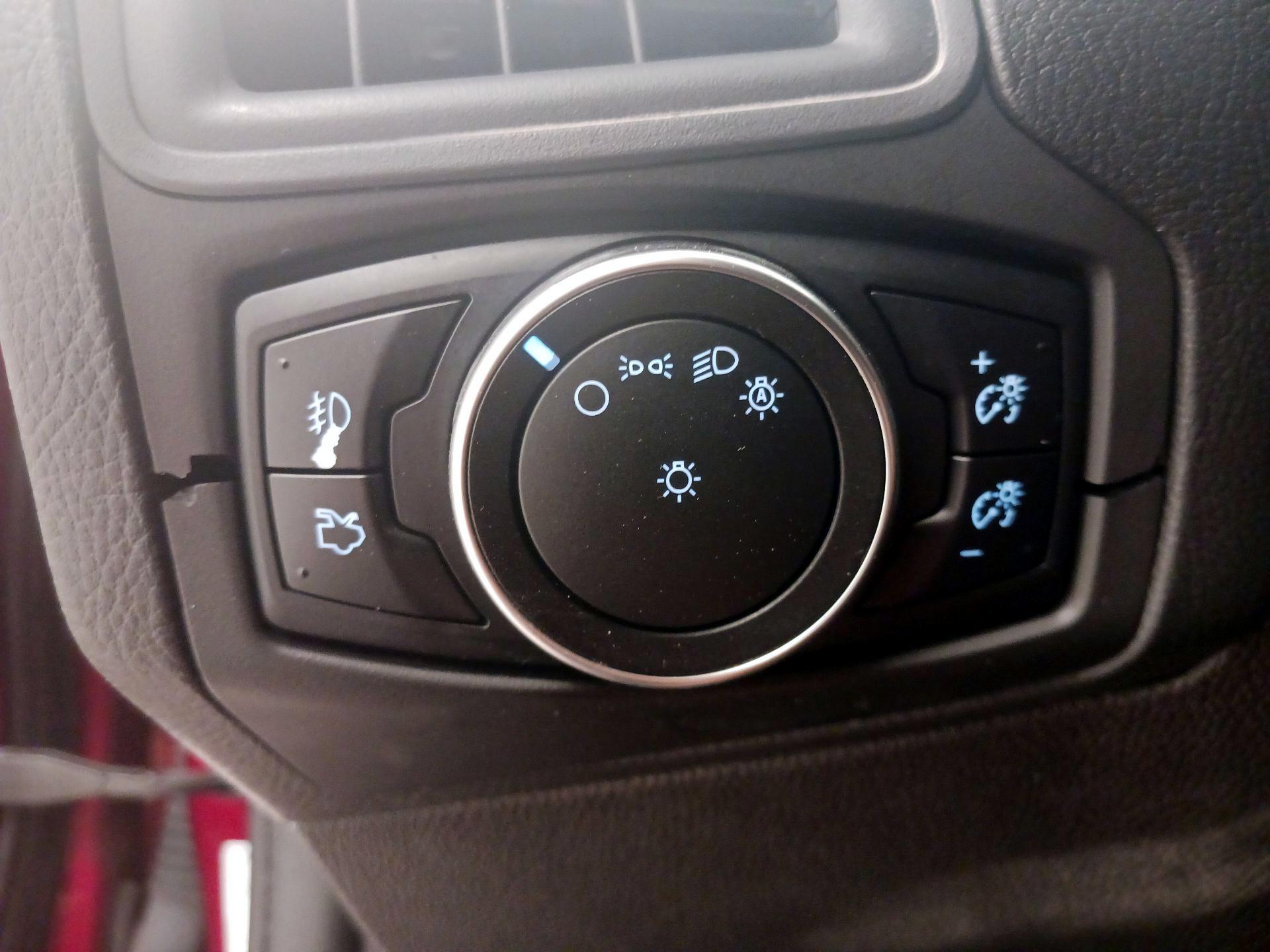 Thumbnail: 2016 Ford Focus - 13