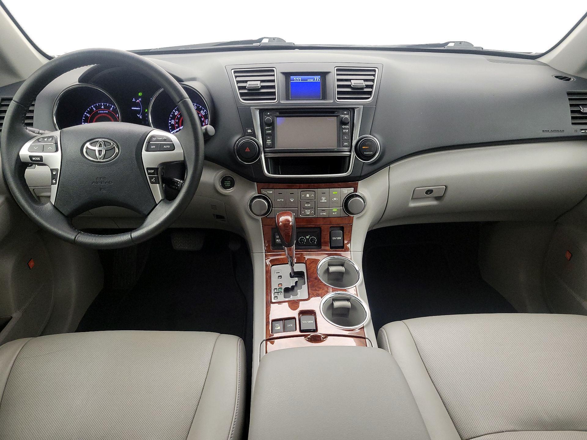 Thumbnail: 2013 Toyota Highlander - 9