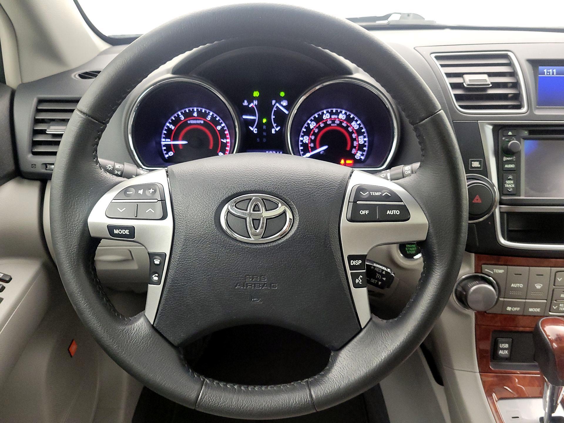 Thumbnail: 2013 Toyota Highlander - 10