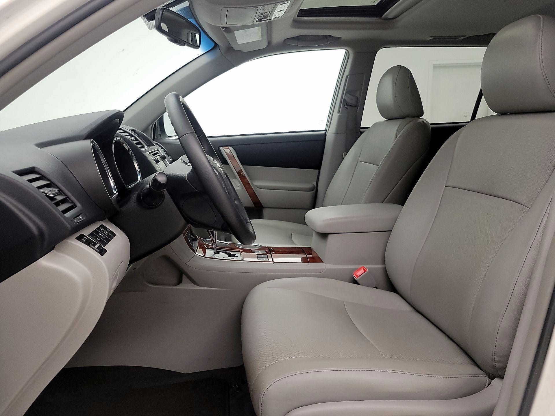 Thumbnail: 2013 Toyota Highlander - 11