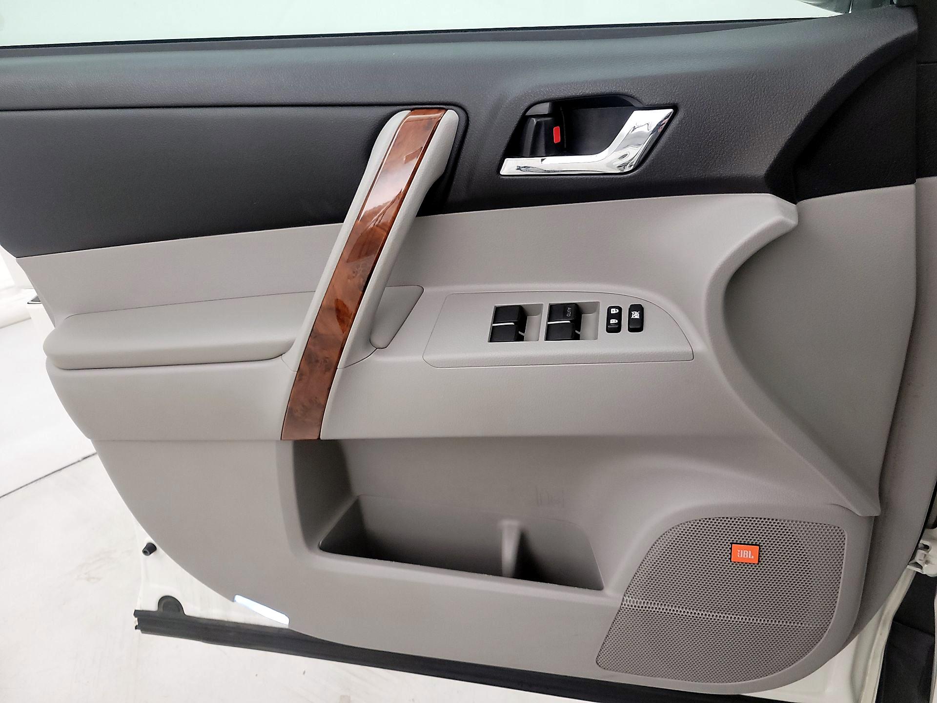 Thumbnail: 2013 Toyota Highlander - 12