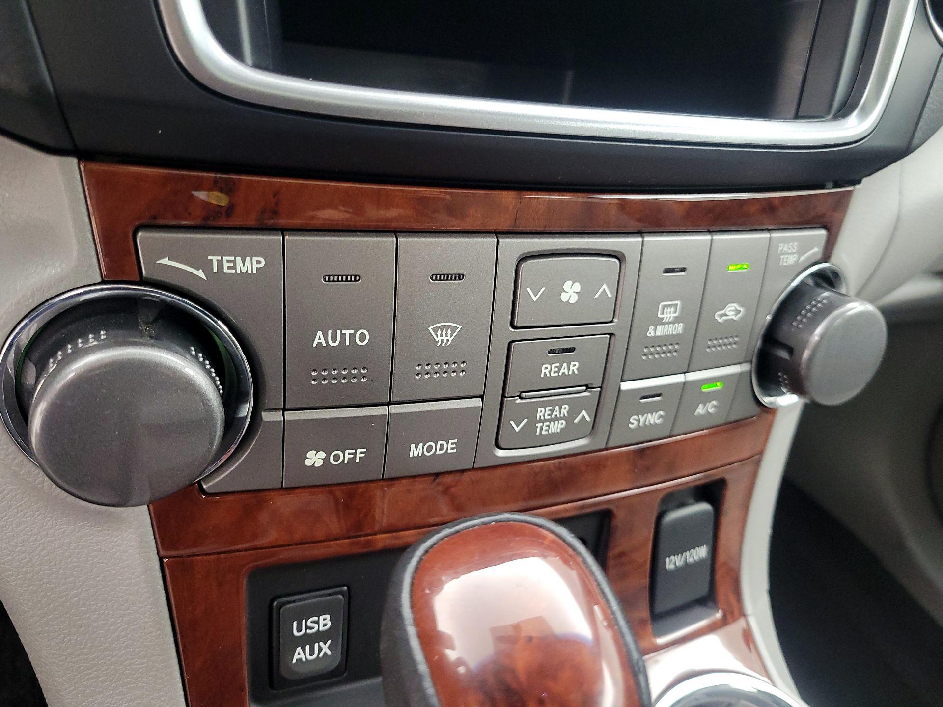 Thumbnail: 2013 Toyota Highlander - 16
