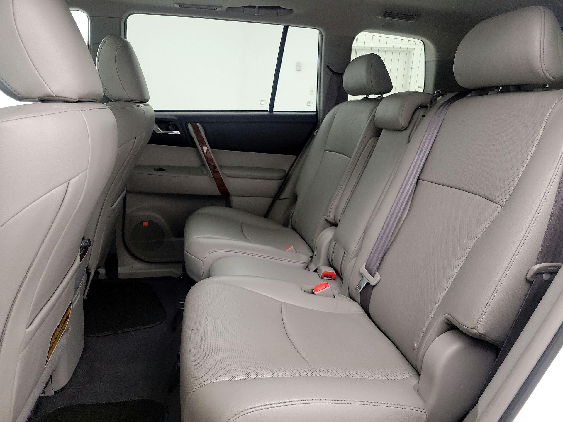 Thumbnail: 2013 Toyota Highlander - 20