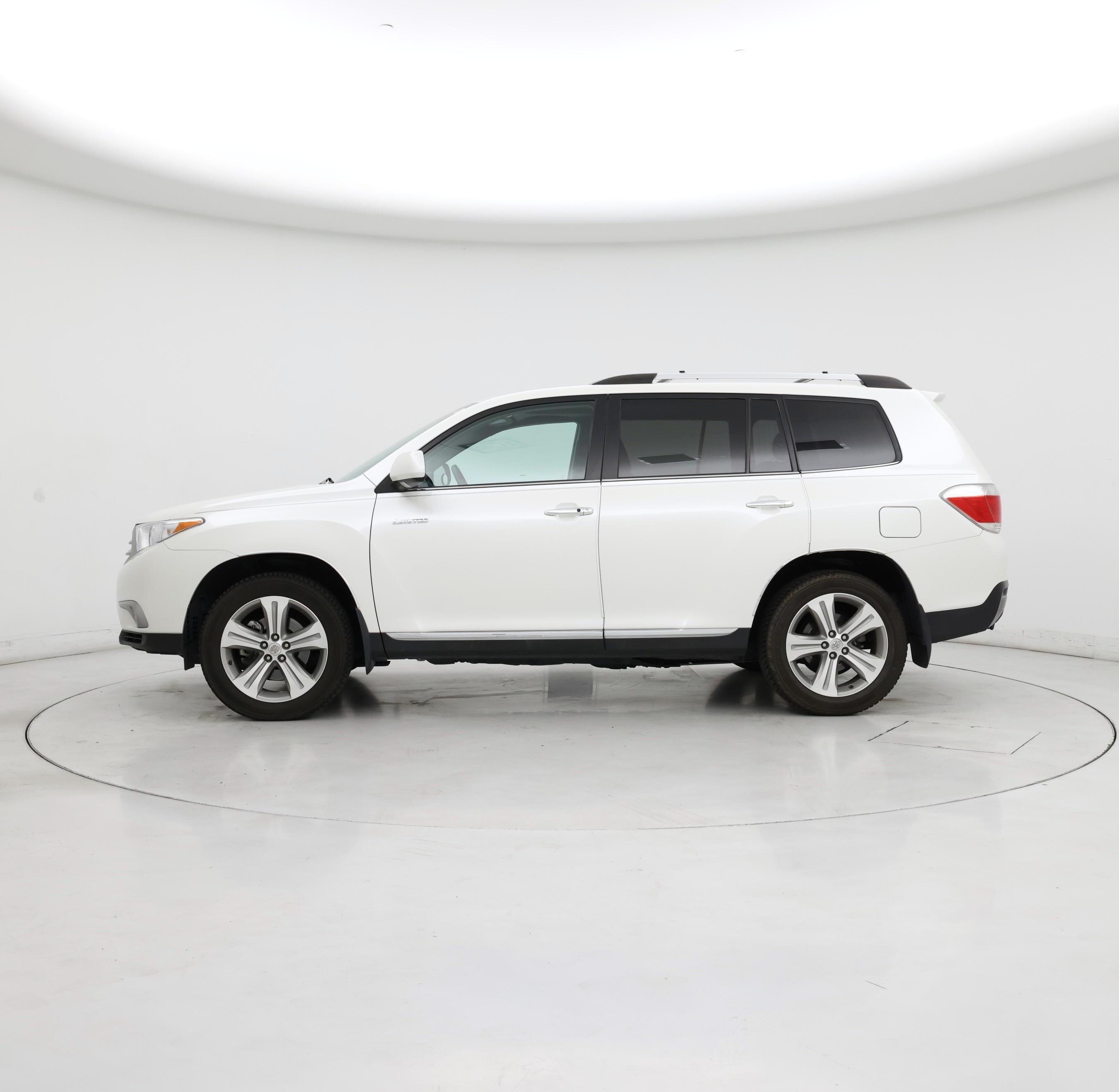 Thumbnail: 2013 Toyota Highlander - 3