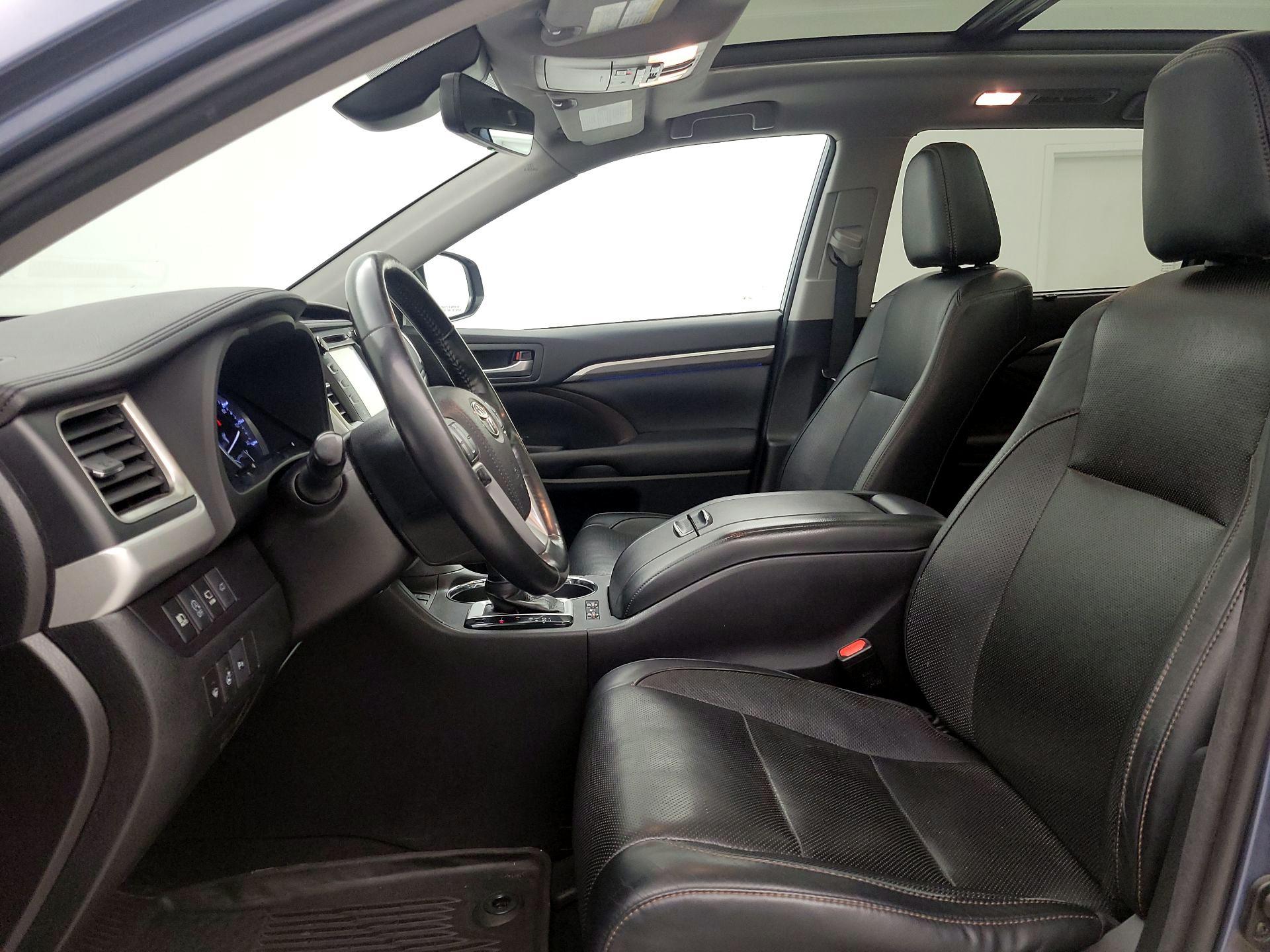 Thumbnail: 2018 Toyota Highlander - 11