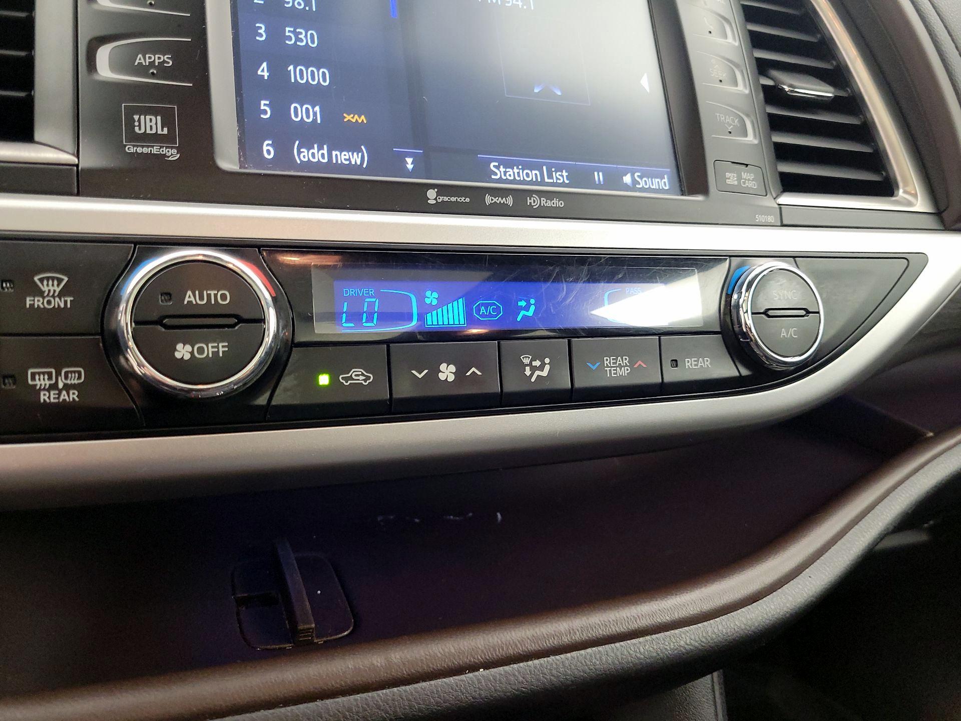 Thumbnail: 2018 Toyota Highlander - 17