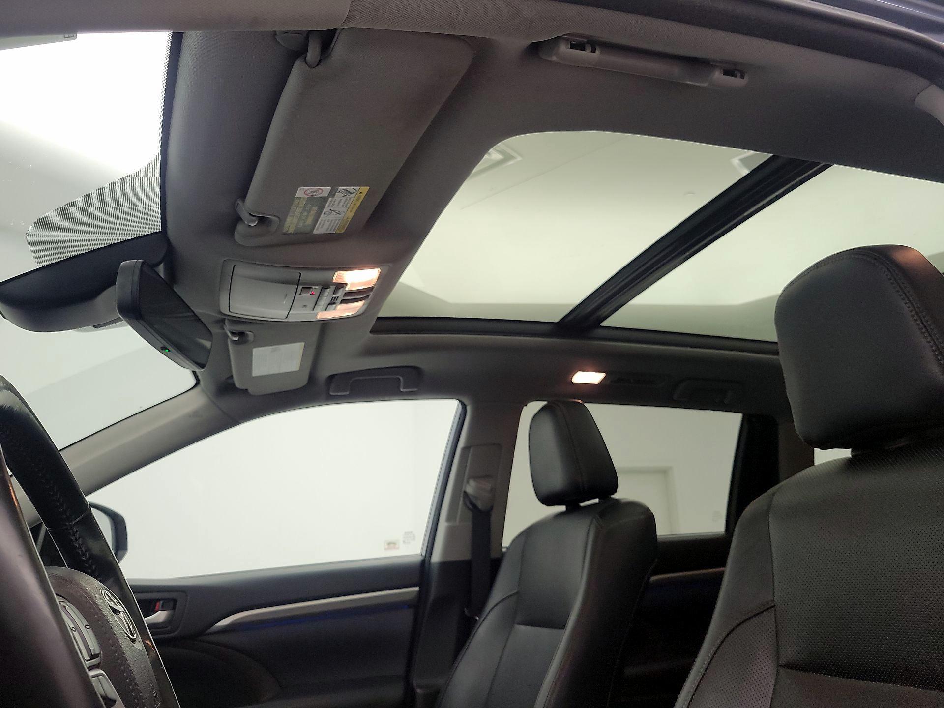 Thumbnail: 2018 Toyota Highlander - 20