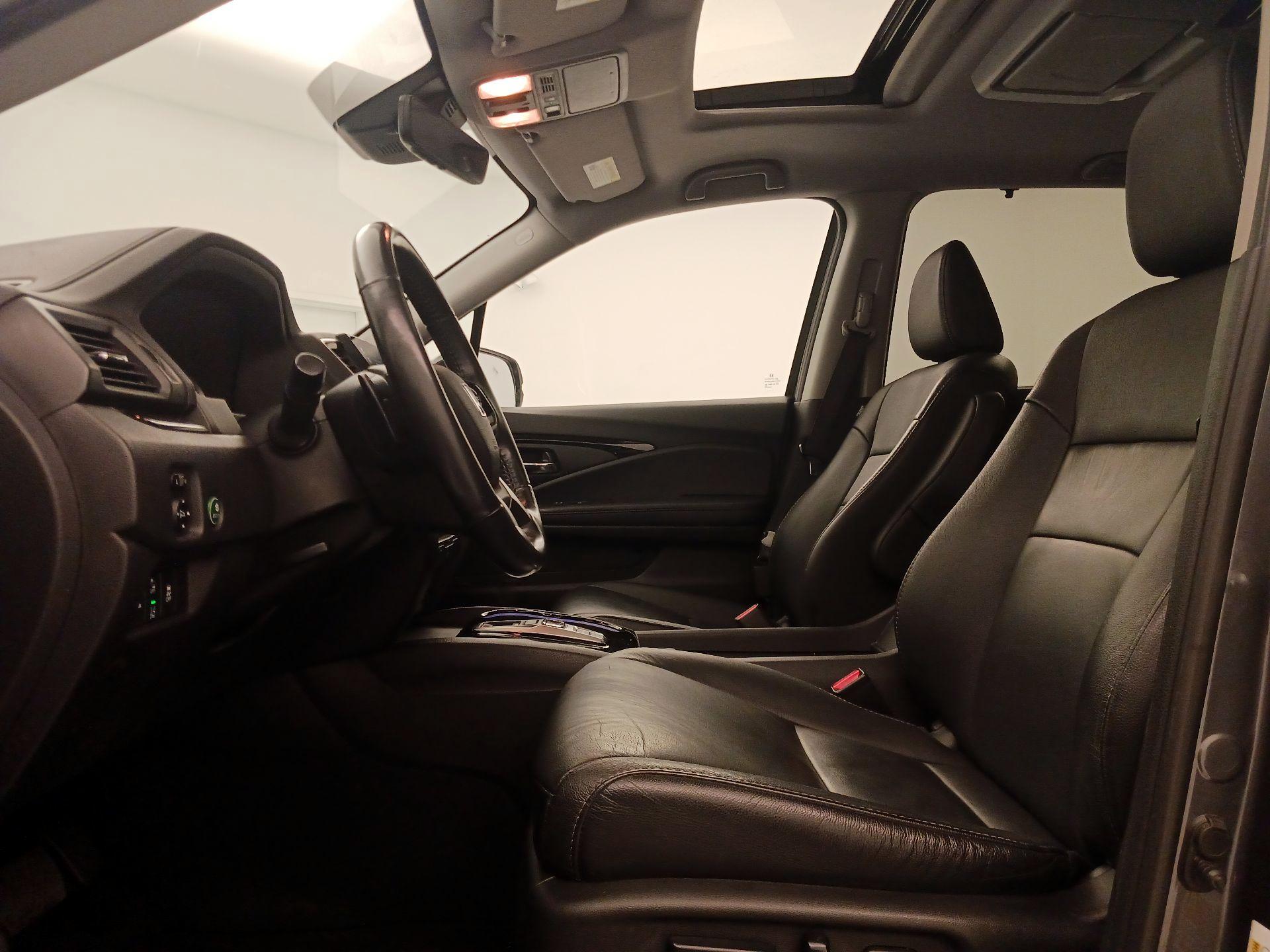 Thumbnail: 2019 Honda Pilot - 11