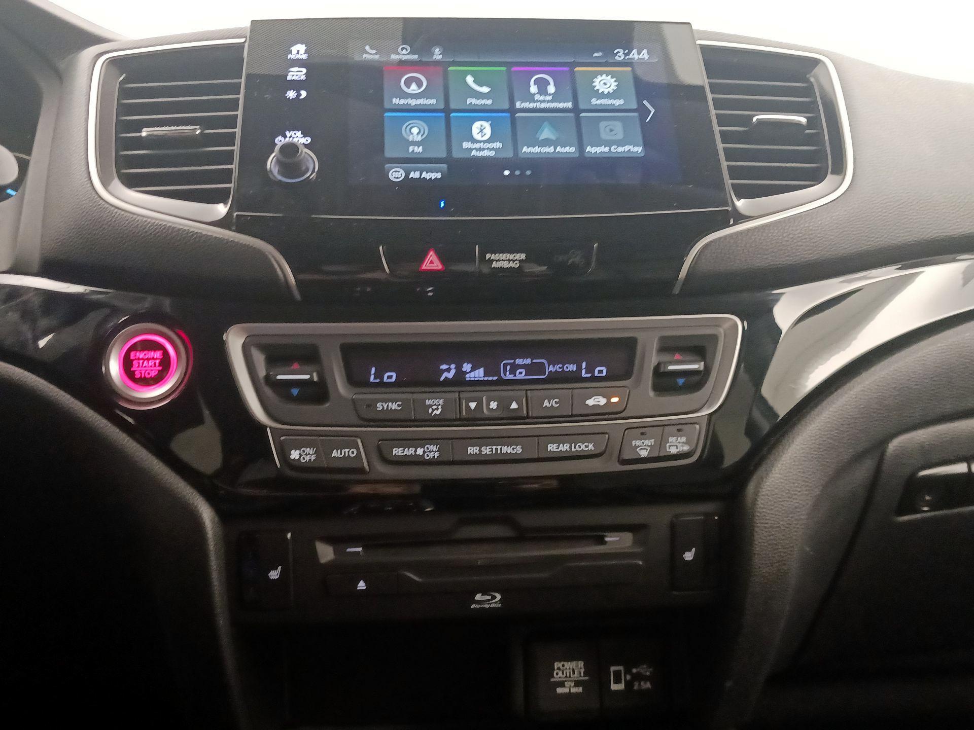 Thumbnail: 2019 Honda Pilot - 17