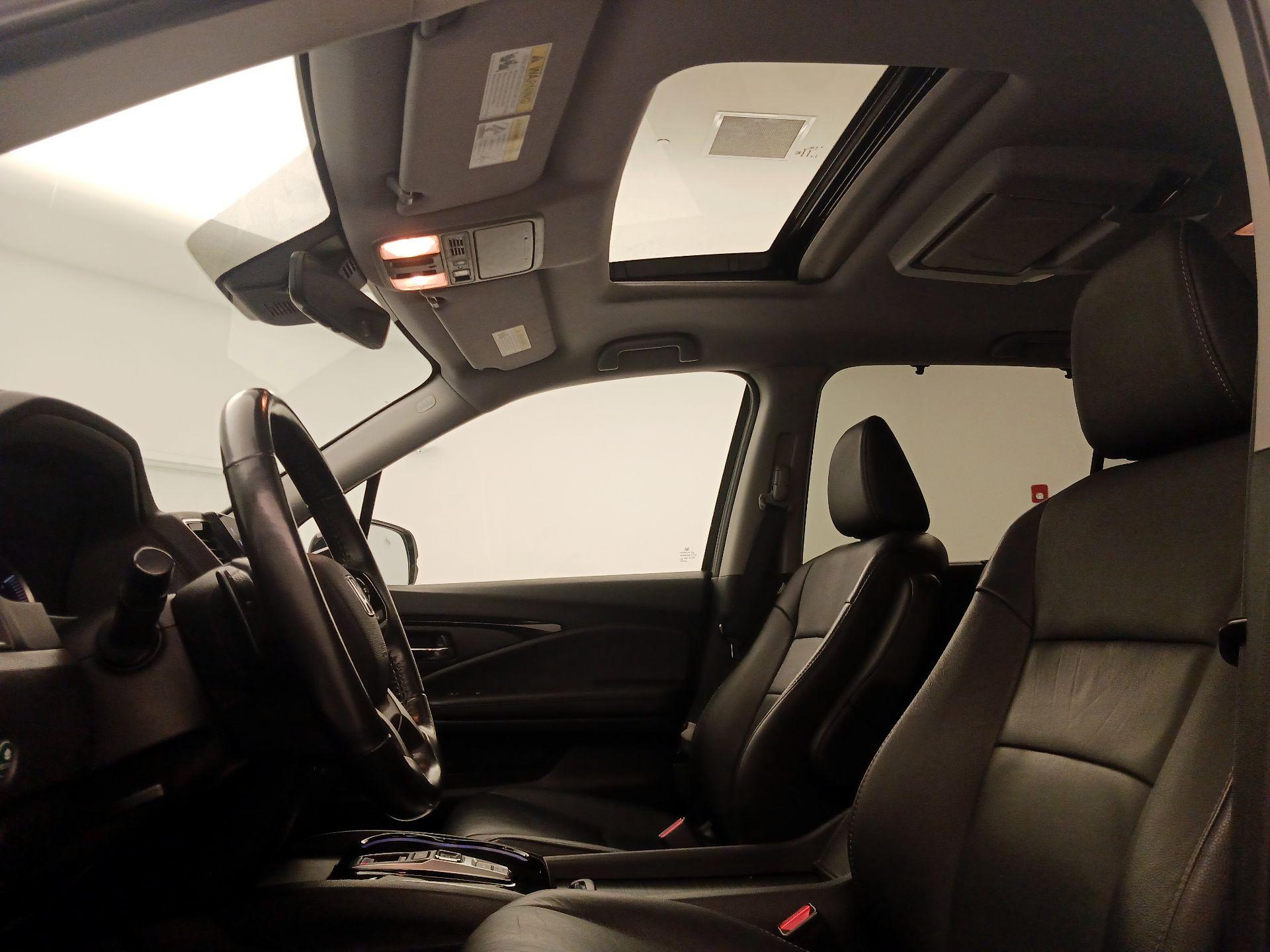 Thumbnail: 2019 Honda Pilot - 19