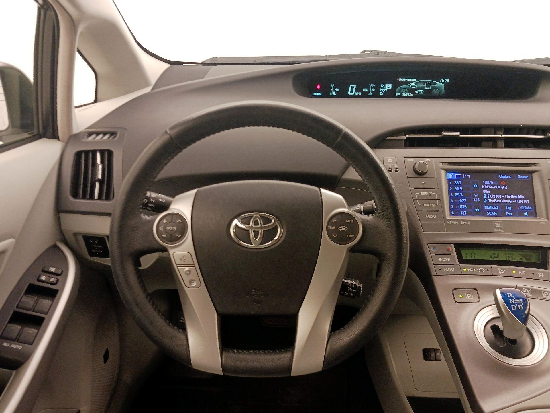 Thumbnail: 2014 Toyota Prius - 10