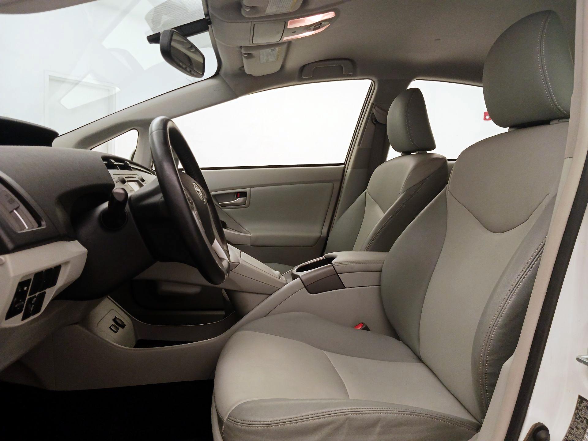 Thumbnail: 2014 Toyota Prius - 11
