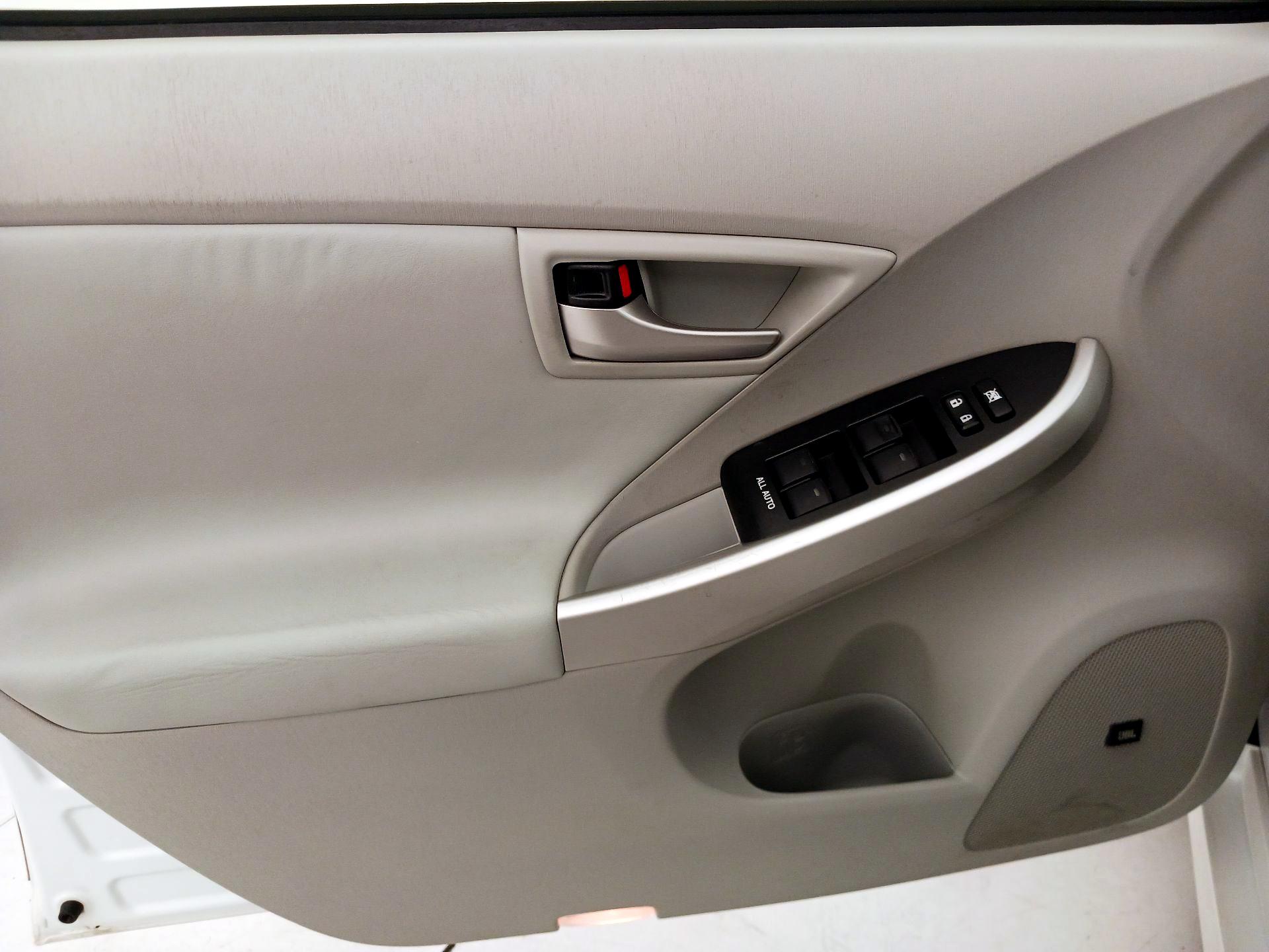 Thumbnail: 2014 Toyota Prius - 12