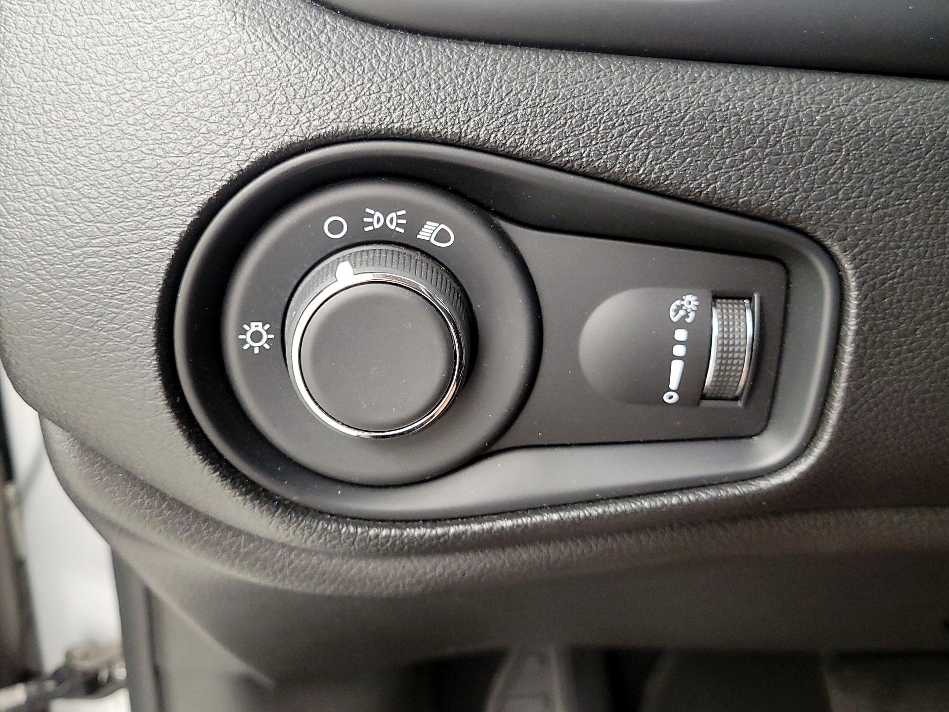 Thumbnail: 2021 Jeep Renegade - 13